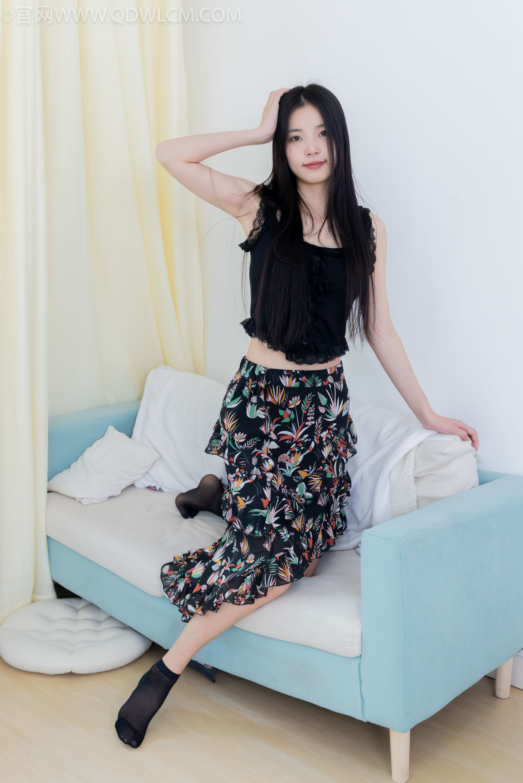 物恋传媒 No.2332 茯苓 - 短靴、短黑丝、裸足/(184P)