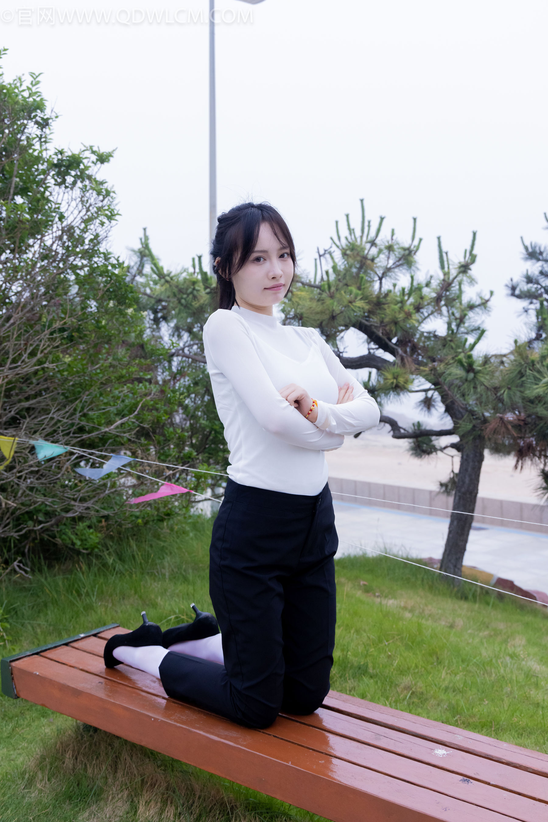 物恋传媒 No.2337 小酒 - 高跟鞋、短黑丝、短白丝/(315P)