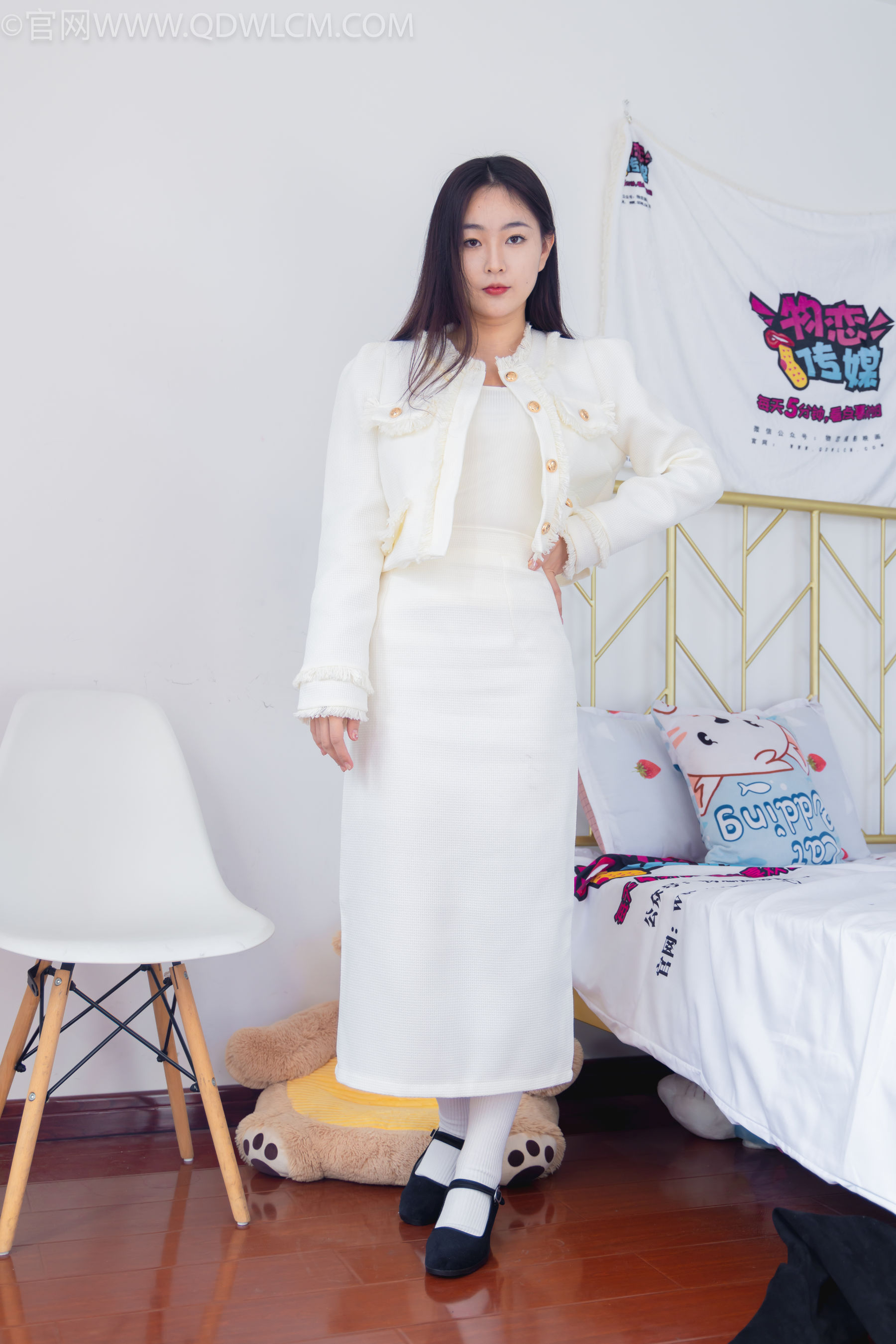 物恋传媒 No.2335 美兔 - 布鞋、长靴、白棉袜、薄肉丝/(227P)