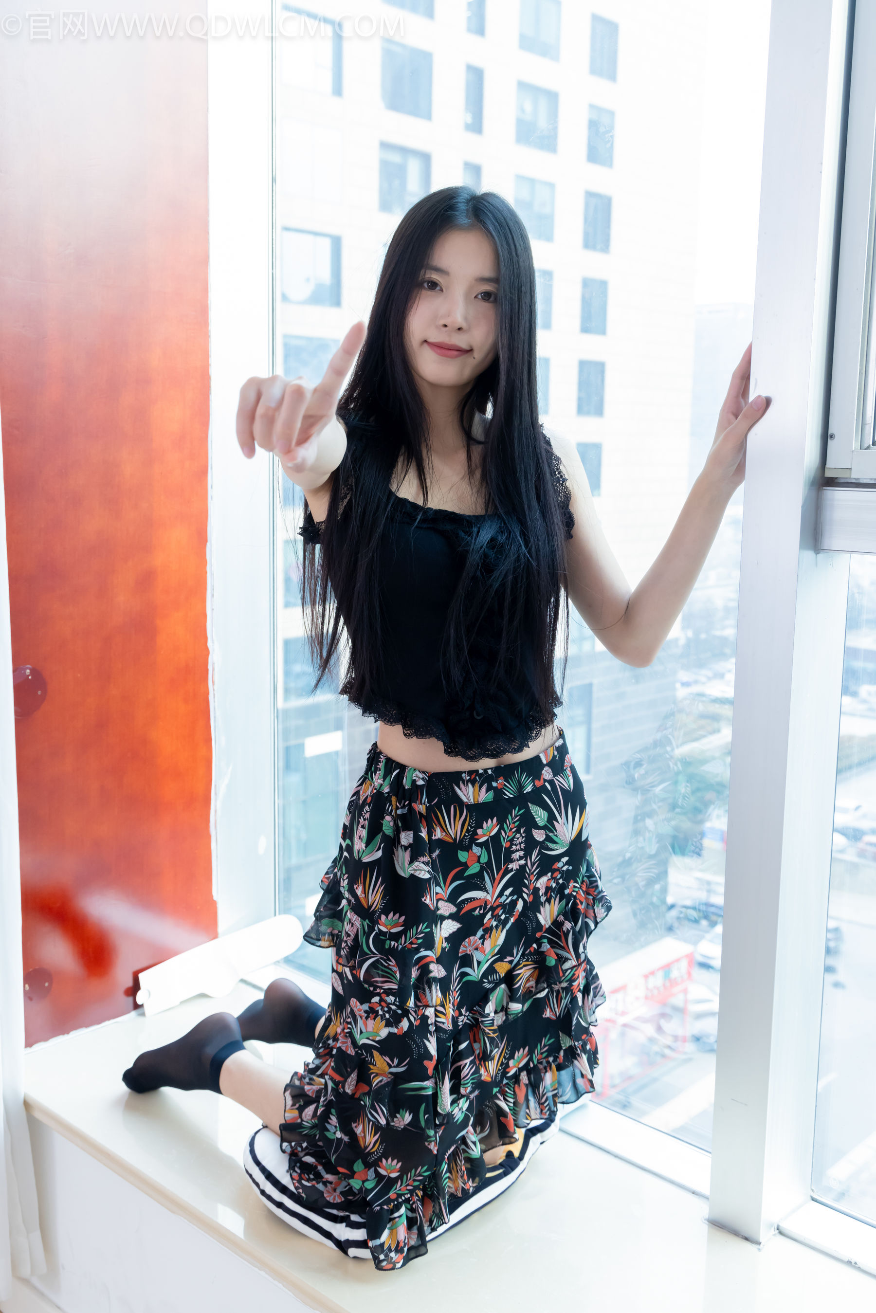 物恋传媒 No.2332 茯苓 - 短靴、短黑丝、裸足/(184P)