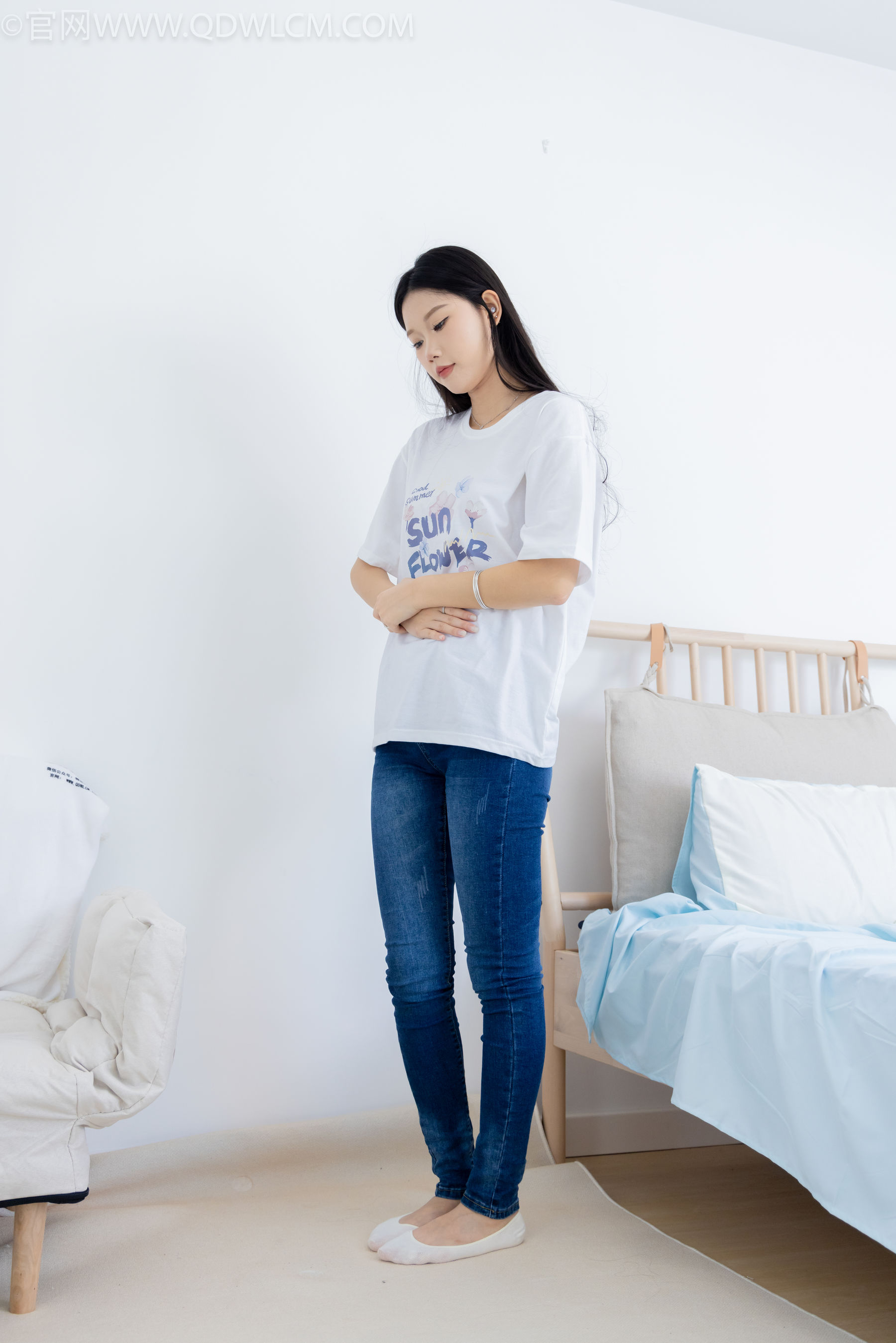 物恋传媒 No.2329 小竹 - 帆布鞋、白船袜、肚子疼揉肚子剧情/(158P)