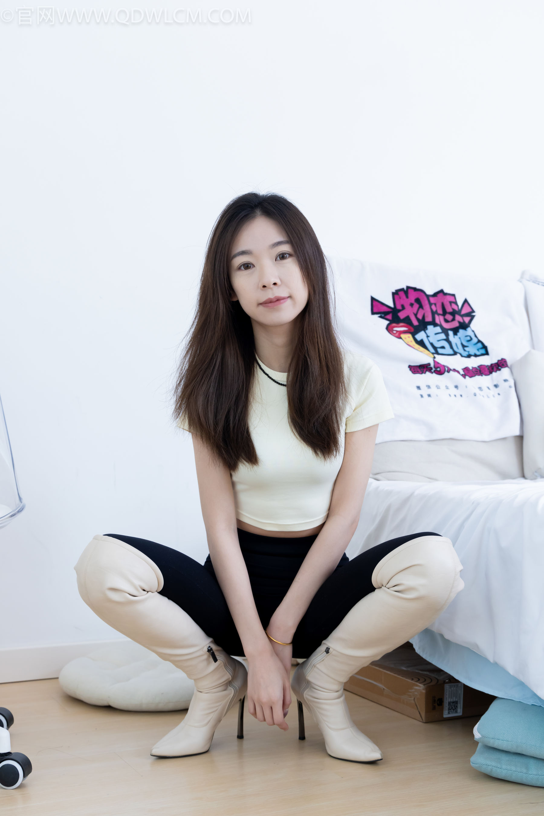 物恋传媒 No.2339 婷婷 - 长靴、白棉袜、裸足/(175P)