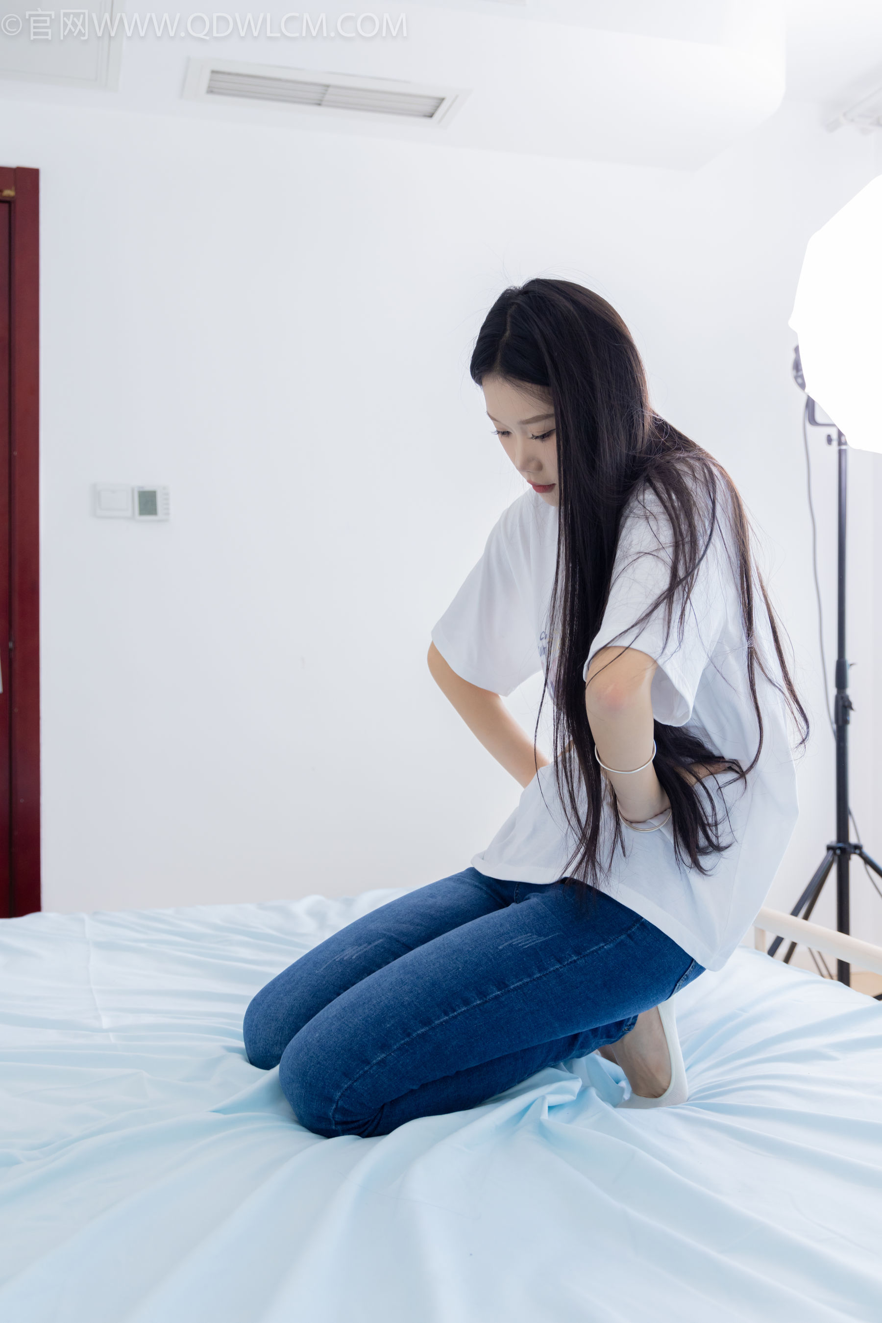 物恋传媒 No.2329 小竹 - 帆布鞋、白船袜、肚子疼揉肚子剧情/(158P)