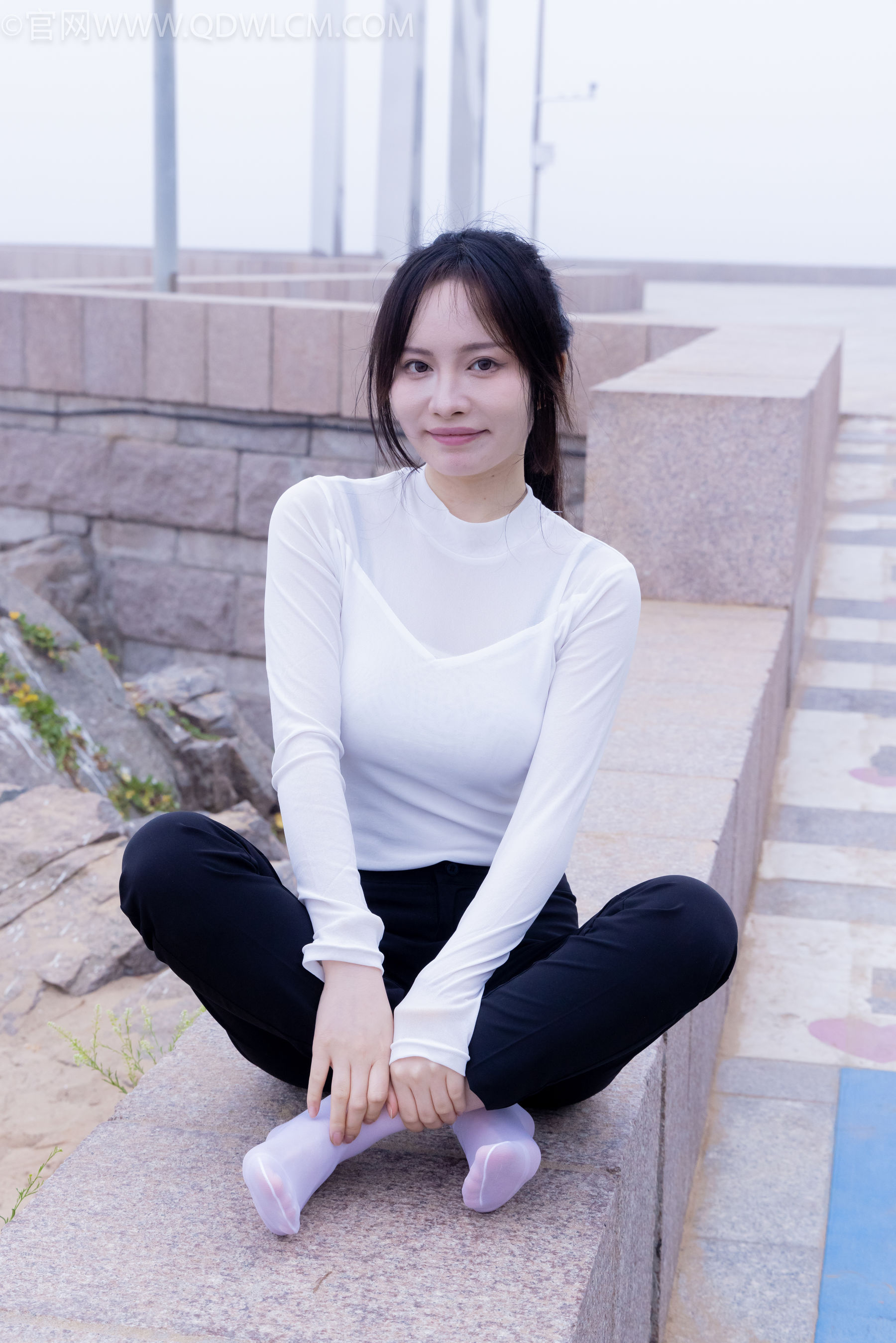 物恋传媒 No.2337 小酒 - 高跟鞋、短黑丝、短白丝/(315P)