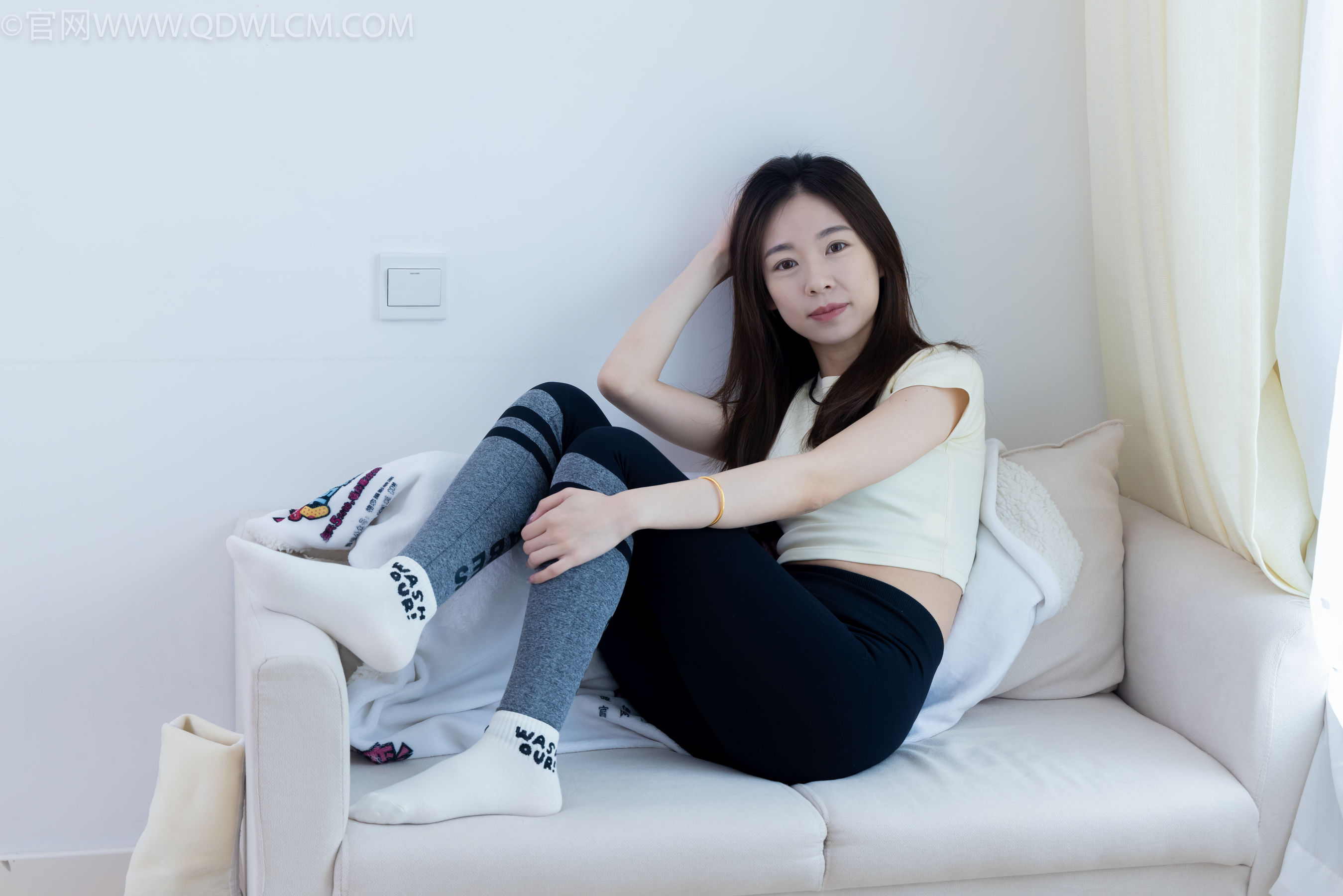 物恋传媒 No.2339 婷婷 - 长靴、白棉袜、裸足/(175P)