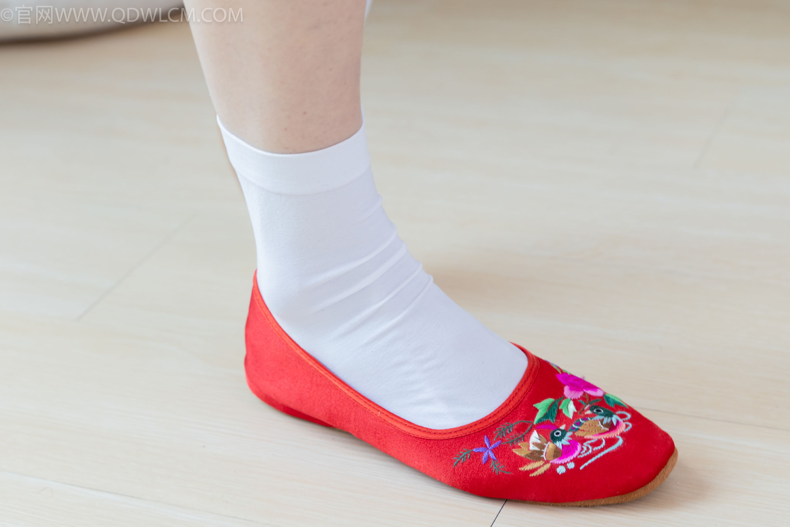 物恋传媒 No.2328 绒绒 - 汉服、布鞋、白棉袜、红色船袜/(174P)