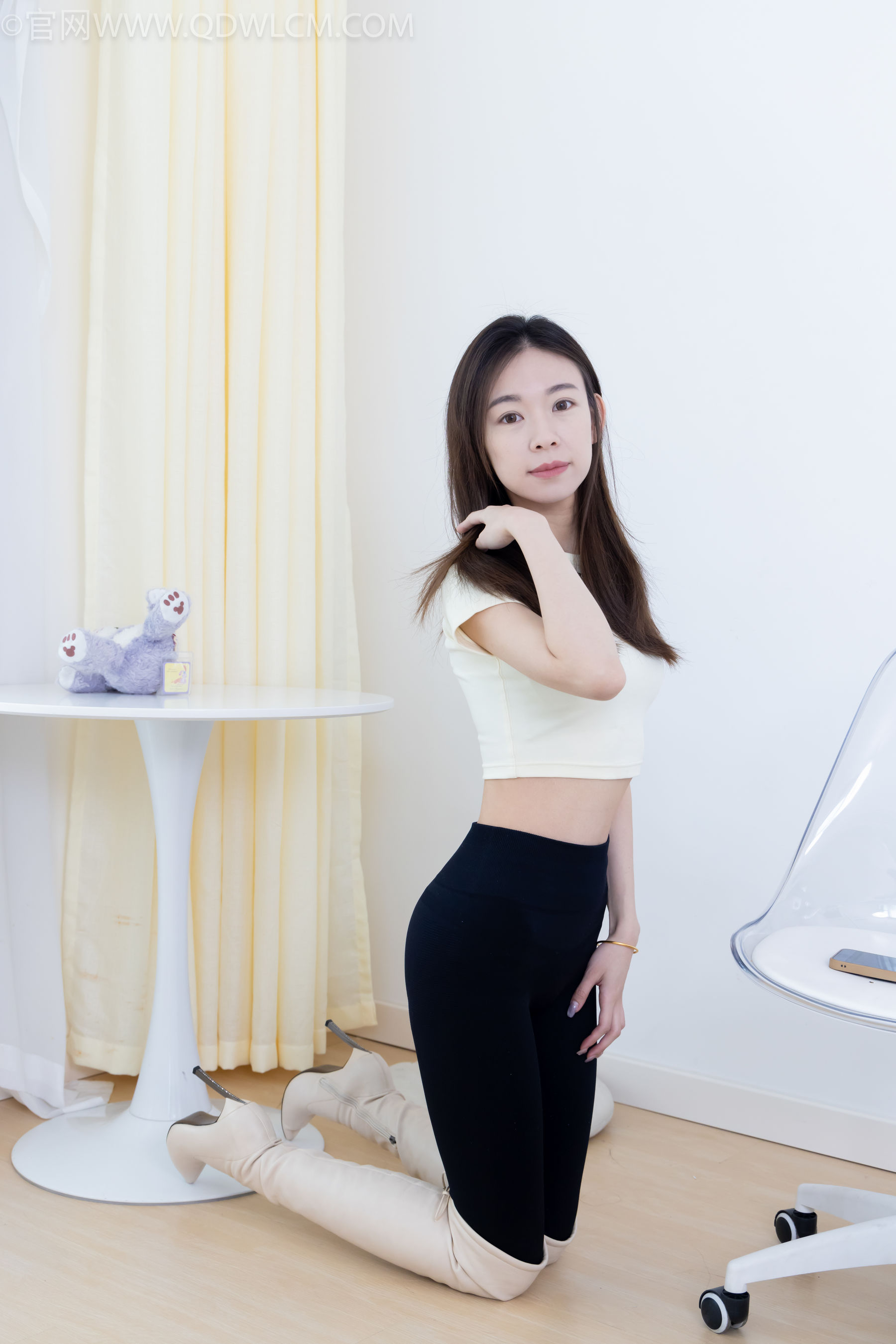 物恋传媒 No.2339 婷婷 - 长靴、白棉袜、裸足/(175P)