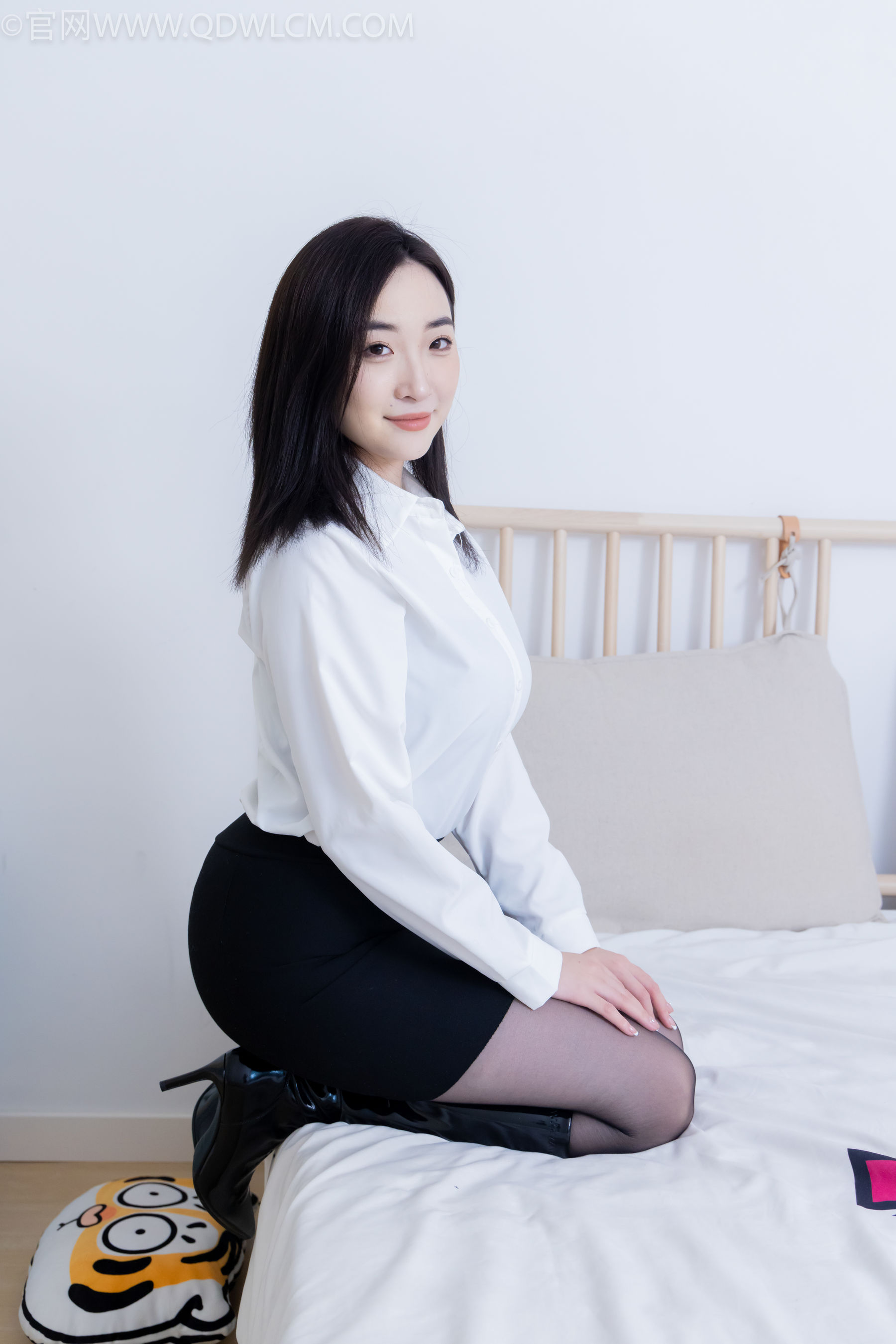 物恋传媒 No.2333 恬恬 - 长靴、薄黑丝、长靴/(236P)