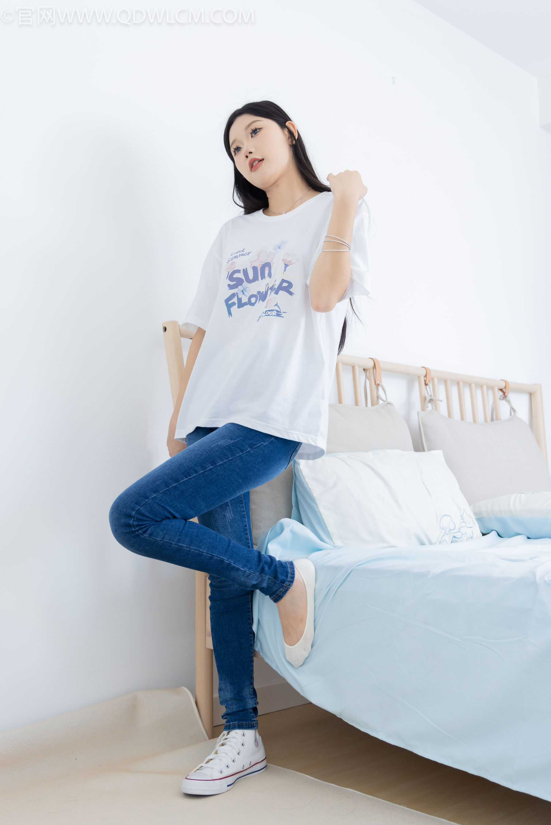 物恋传媒 No.2329 小竹 - 帆布鞋、白船袜、肚子疼揉肚子剧情/(158P)