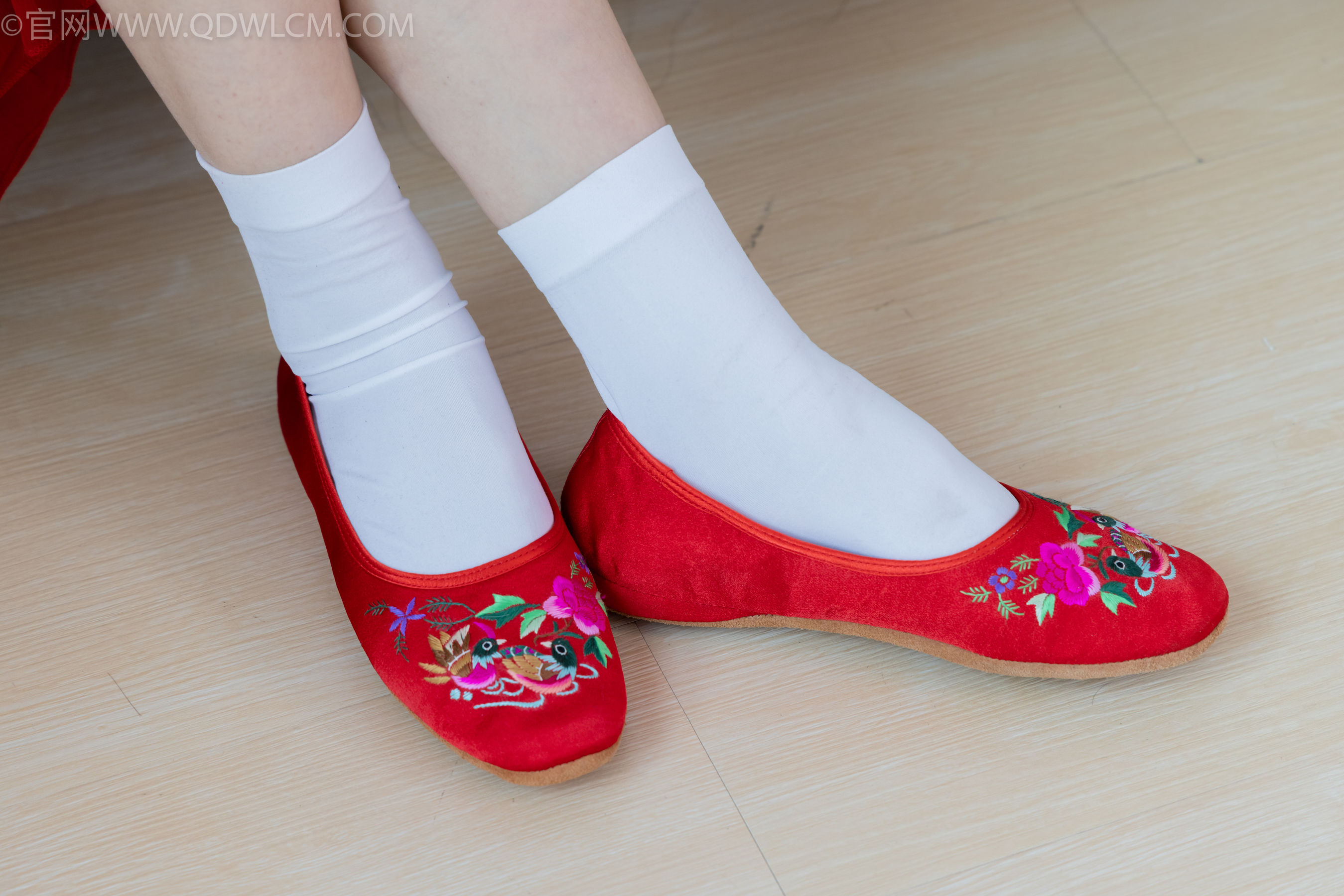 物恋传媒 No.2328 绒绒 - 汉服、布鞋、白棉袜、红色船袜/(174P)