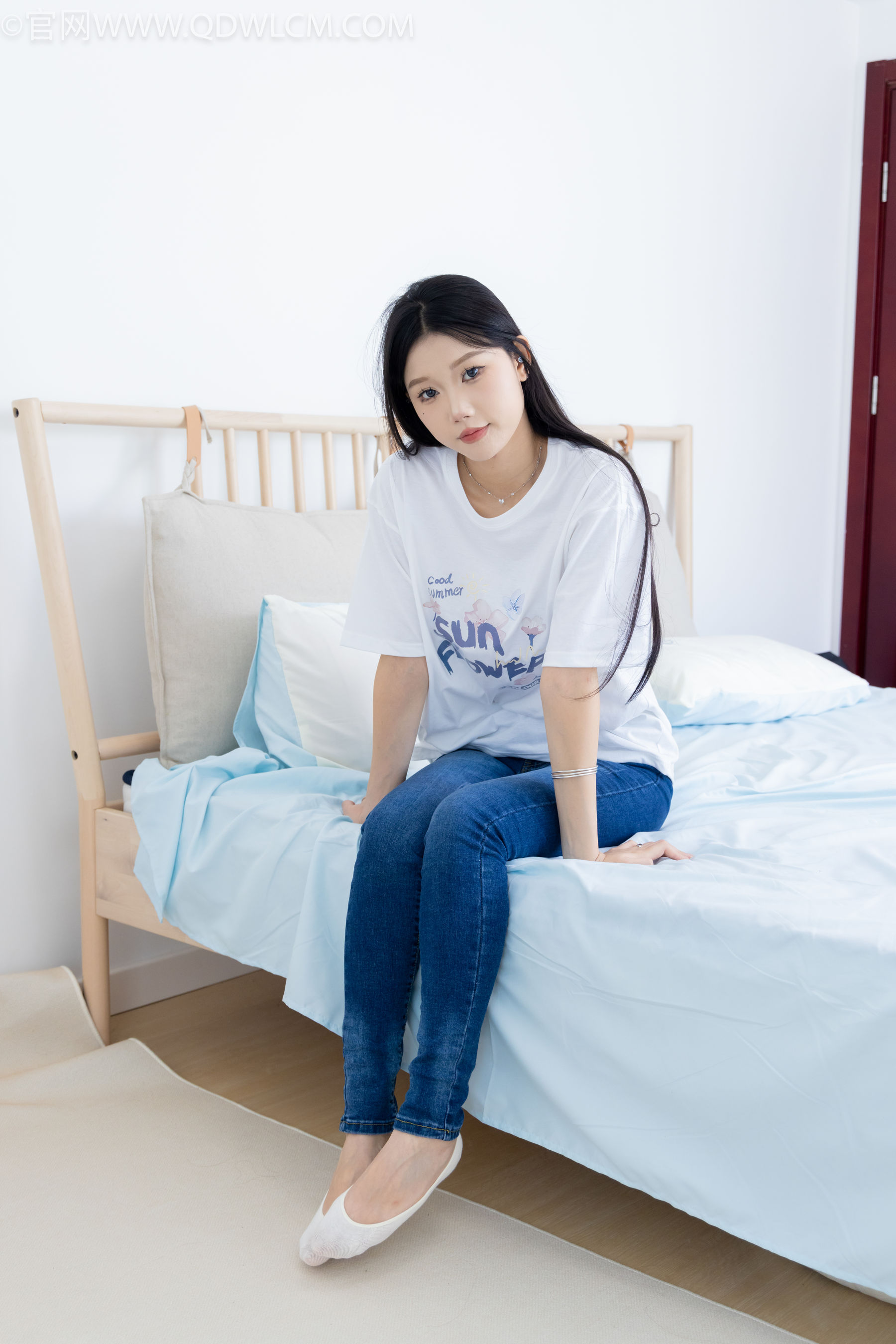 物恋传媒 No.2329 小竹 - 帆布鞋、白船袜、肚子疼揉肚子剧情/(158P)