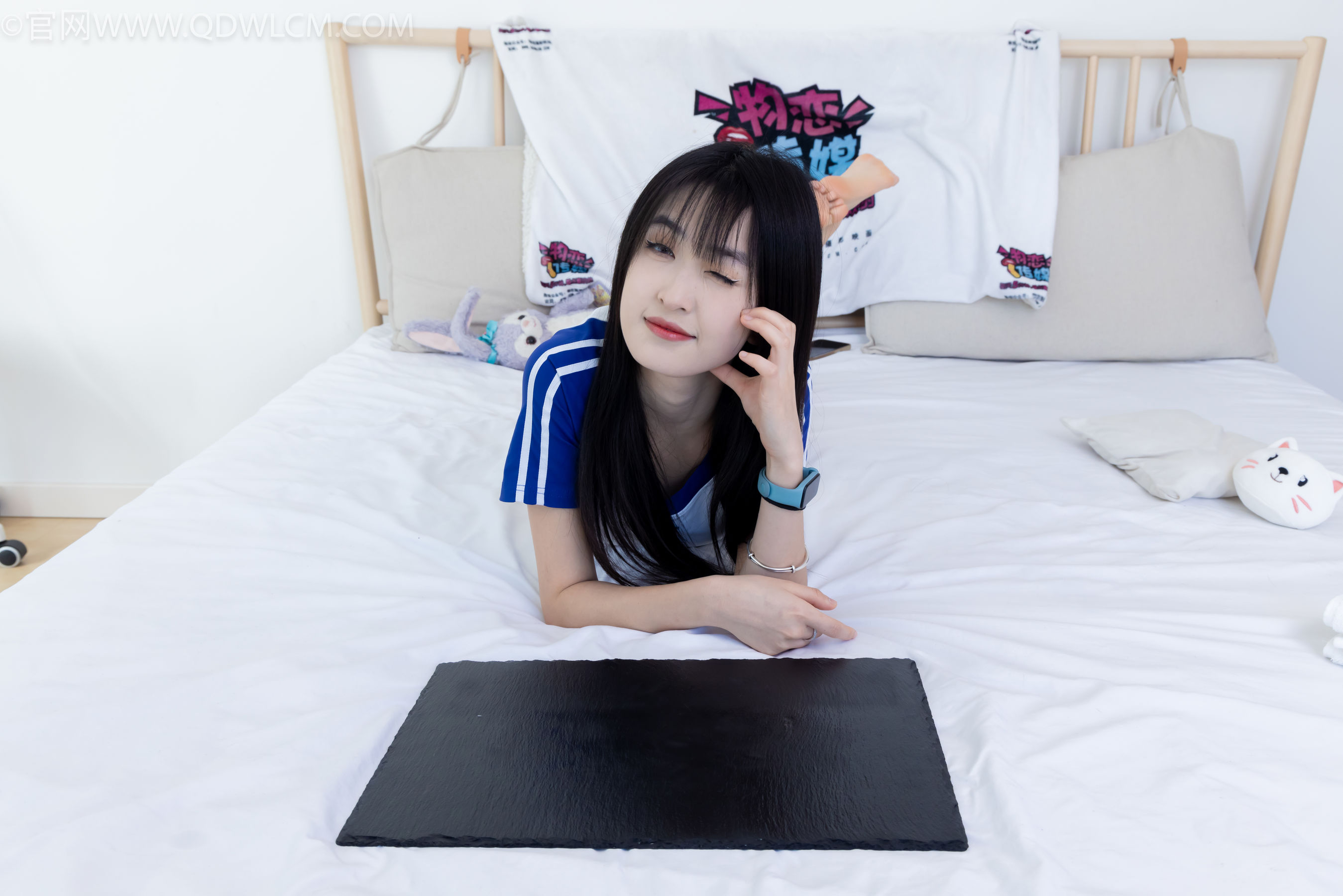 物恋传媒 No.2334 嘉木 - 运动鞋、厚白丝、裸足、裸足/(242P)