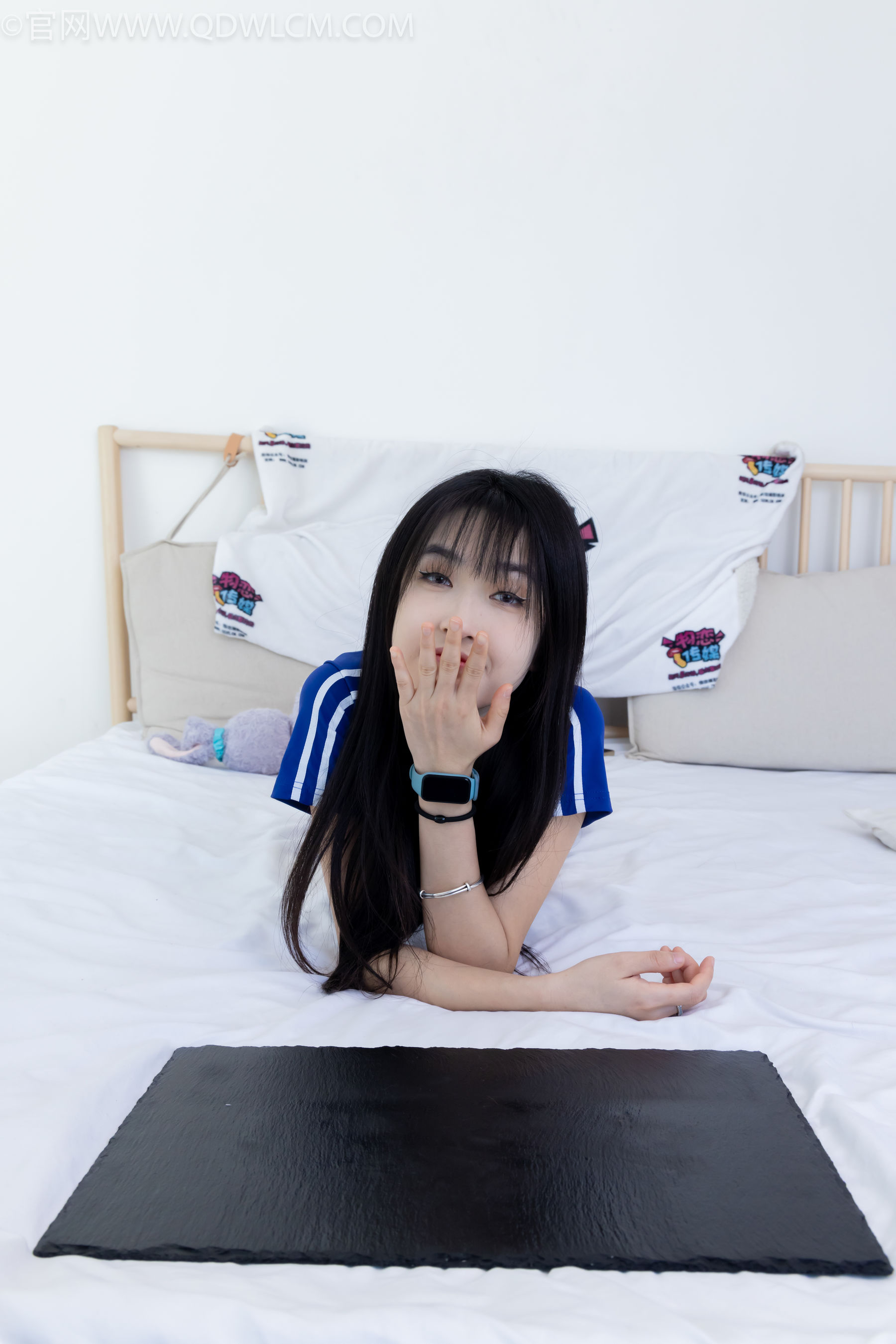 物恋传媒 No.2334 嘉木 - 运动鞋、厚白丝、裸足、裸足/(242P)