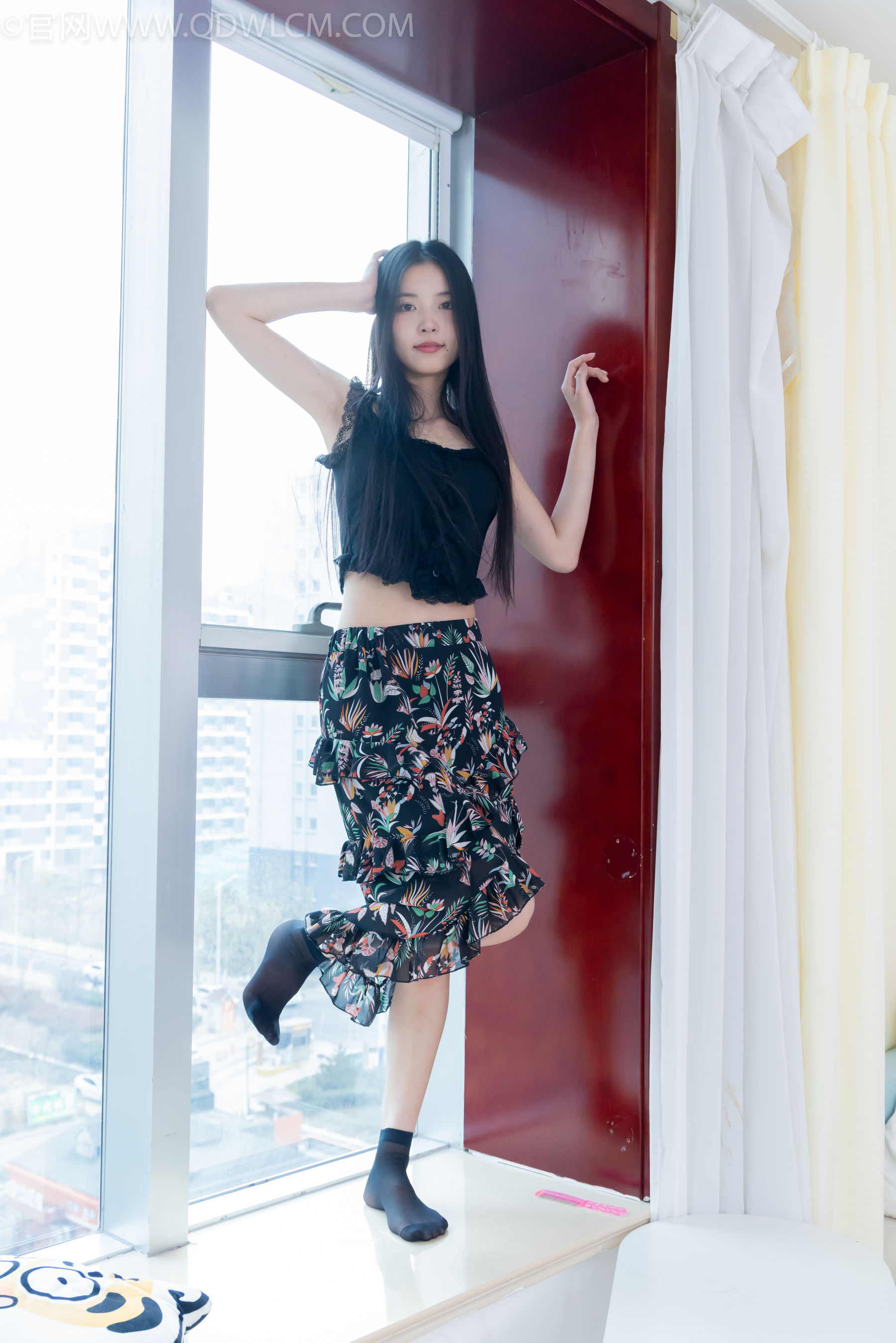 物恋传媒 No.2332 茯苓 - 短靴、短黑丝、裸足/(184P)