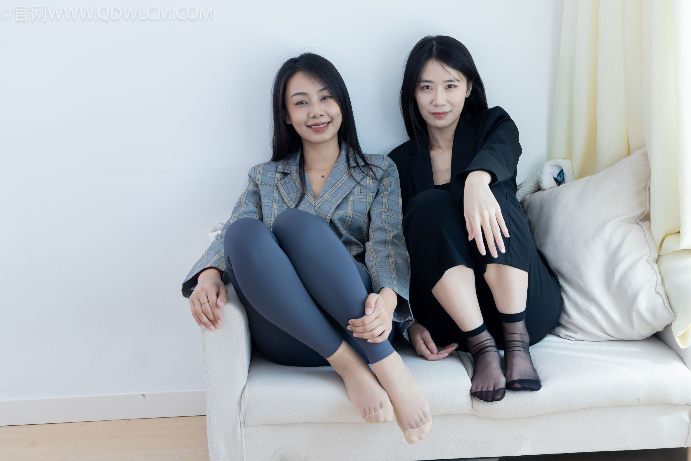 物恋传媒 No.2338 菜菜&岚岚 - 两双平底鞋、短黑丝、短肉丝/(169P)