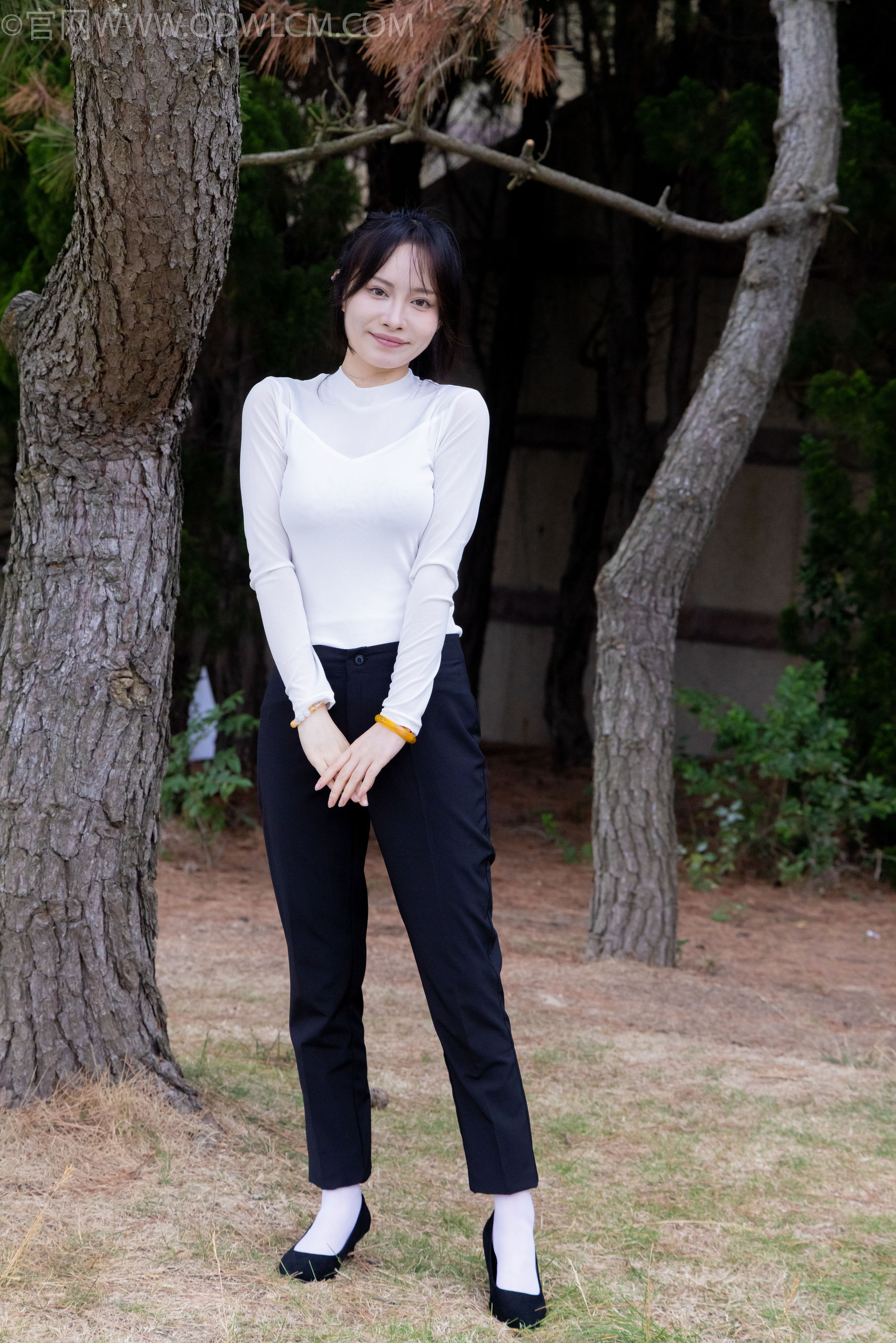 物恋传媒 No.2337 小酒 - 高跟鞋、短黑丝、短白丝/(315P)