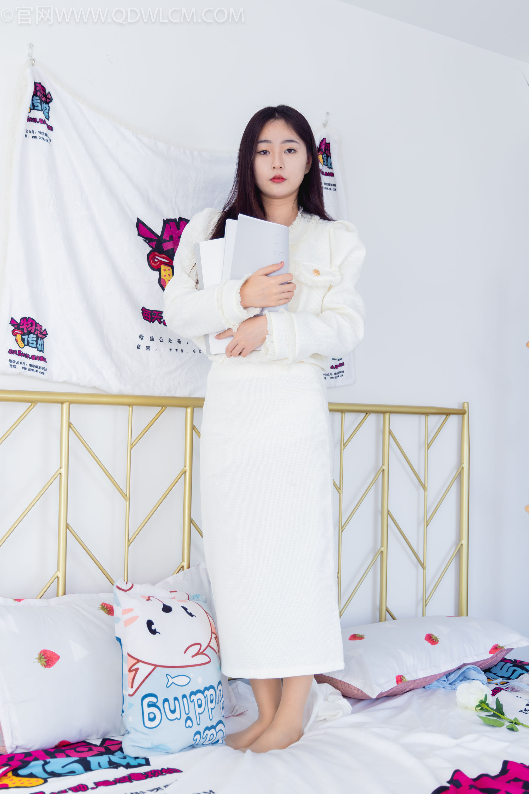 物恋传媒 No.2335 美兔 - 布鞋、长靴、白棉袜、薄肉丝/(227P)