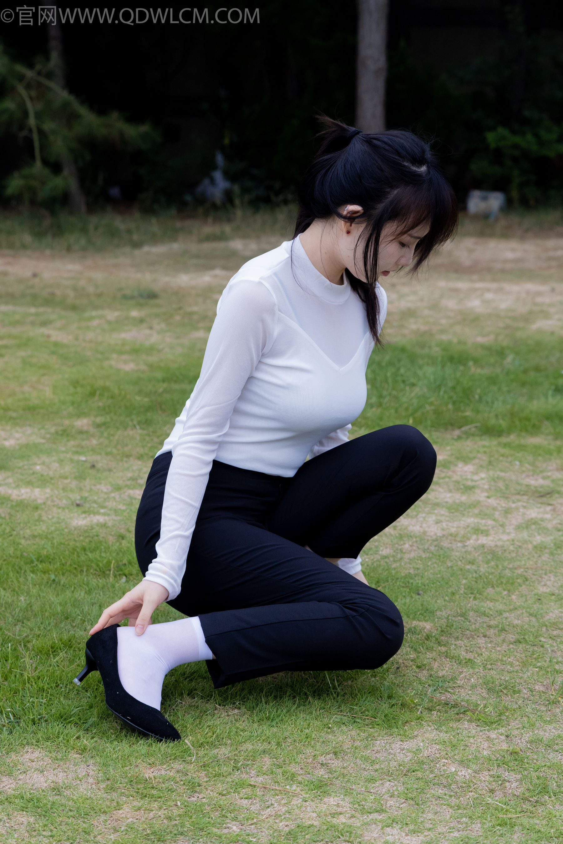 物恋传媒 No.2337 小酒 - 高跟鞋、短黑丝、短白丝/(315P)