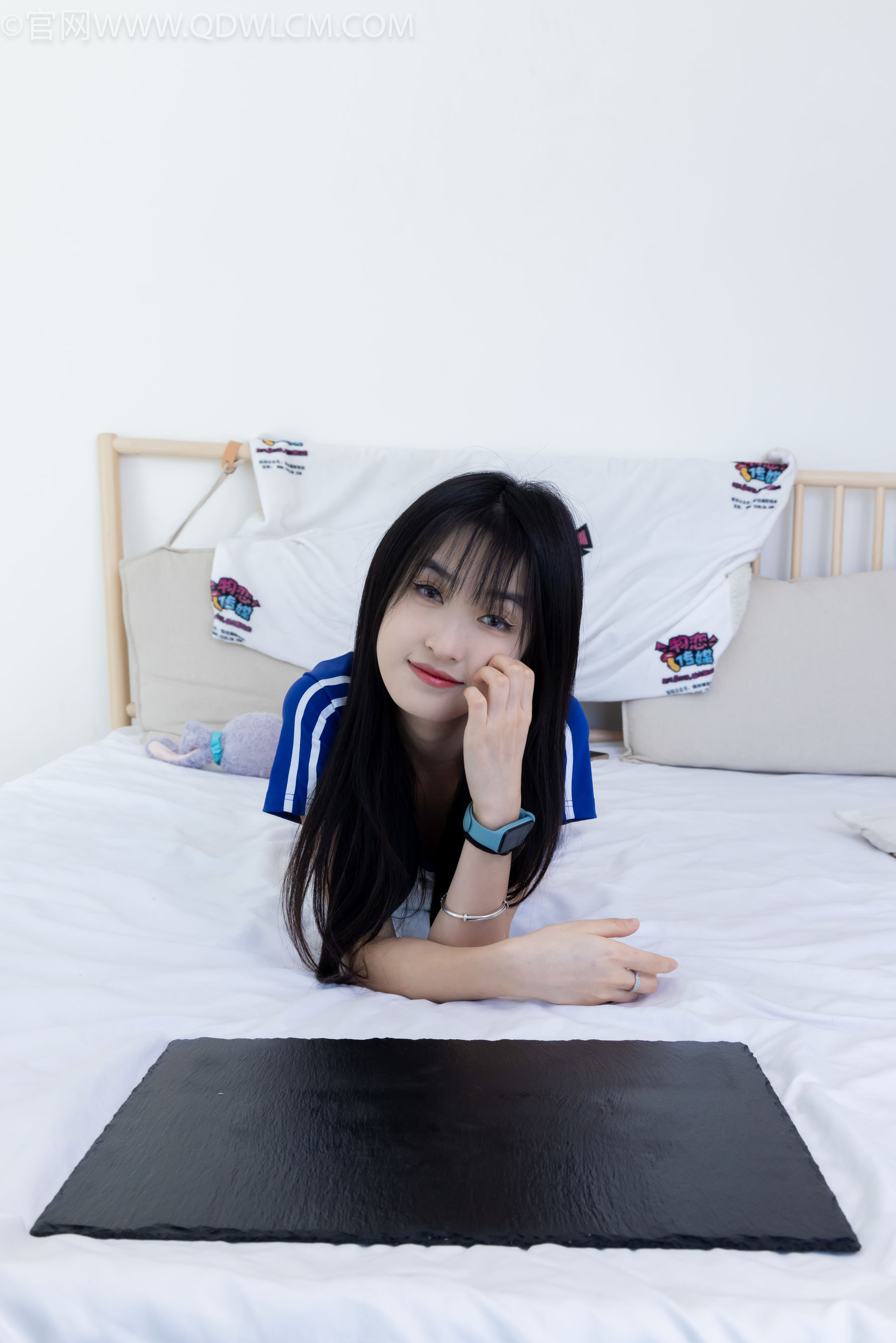 物恋传媒 No.2334 嘉木 - 运动鞋、厚白丝、裸足、裸足/(242P)