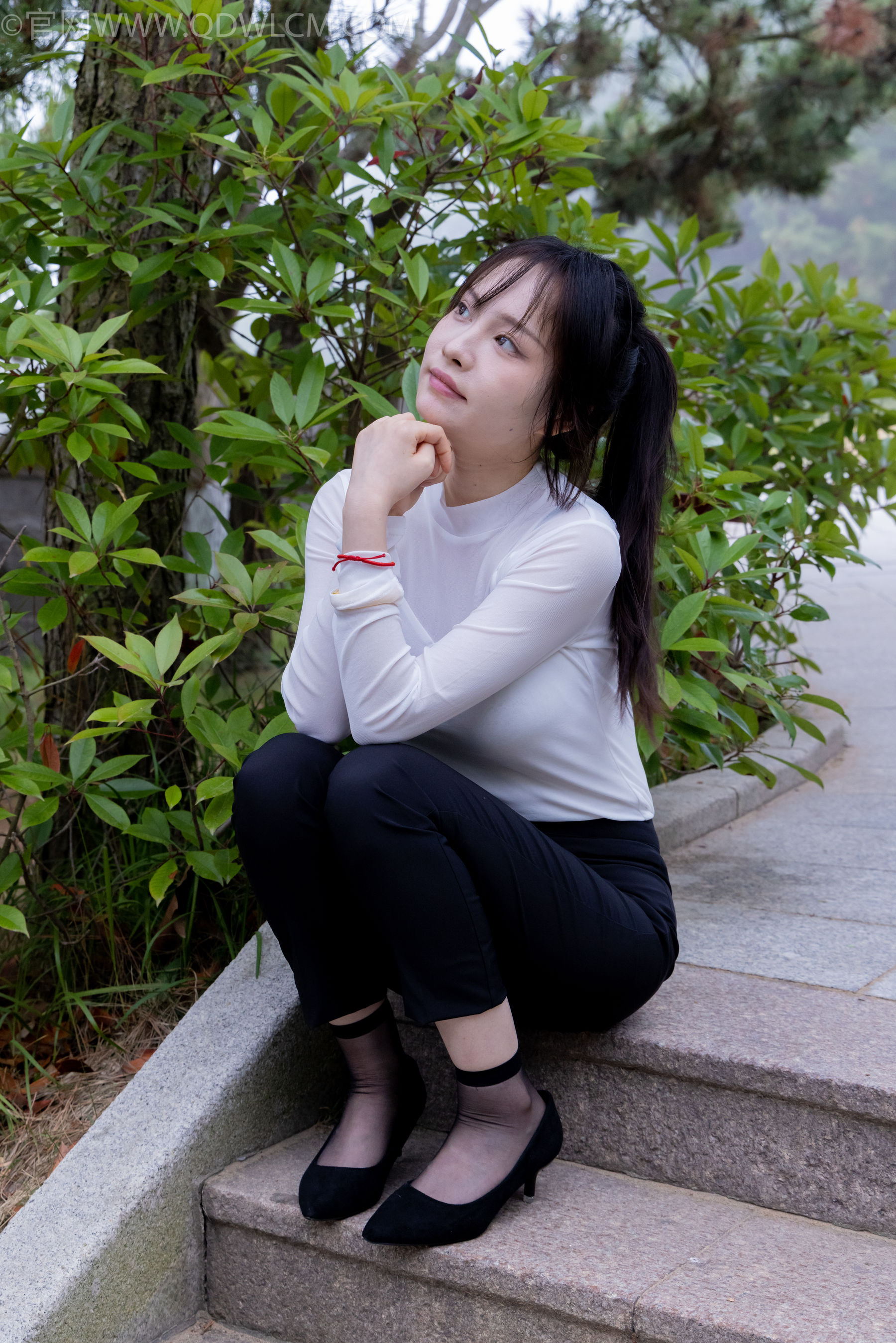 物恋传媒 No.2337 小酒 - 高跟鞋、短黑丝、短白丝/(315P)