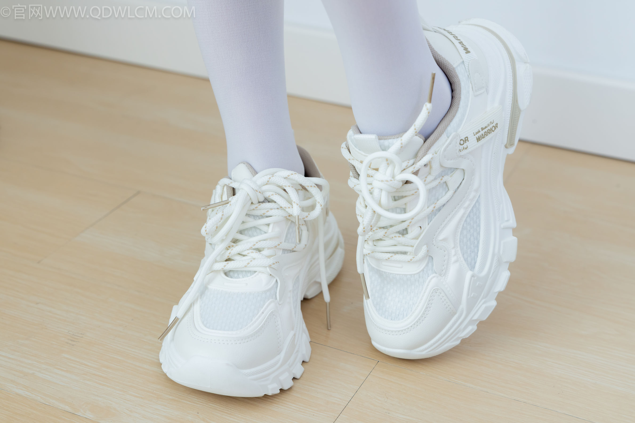 物恋传媒 No.2334 嘉木 - 运动鞋、厚白丝、裸足、裸足/(242P)