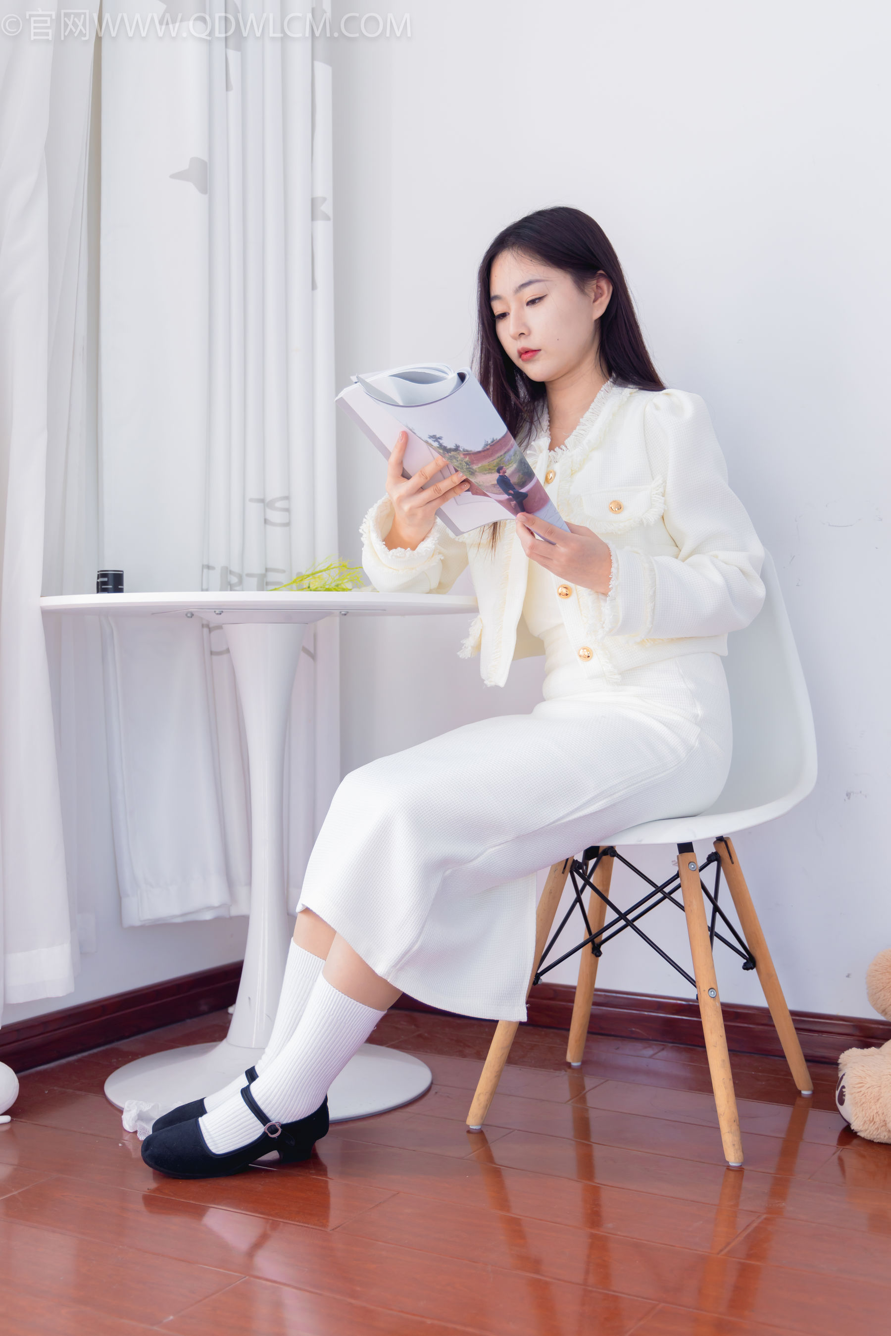 物恋传媒 No.2335 美兔 - 布鞋、长靴、白棉袜、薄肉丝/(227P)