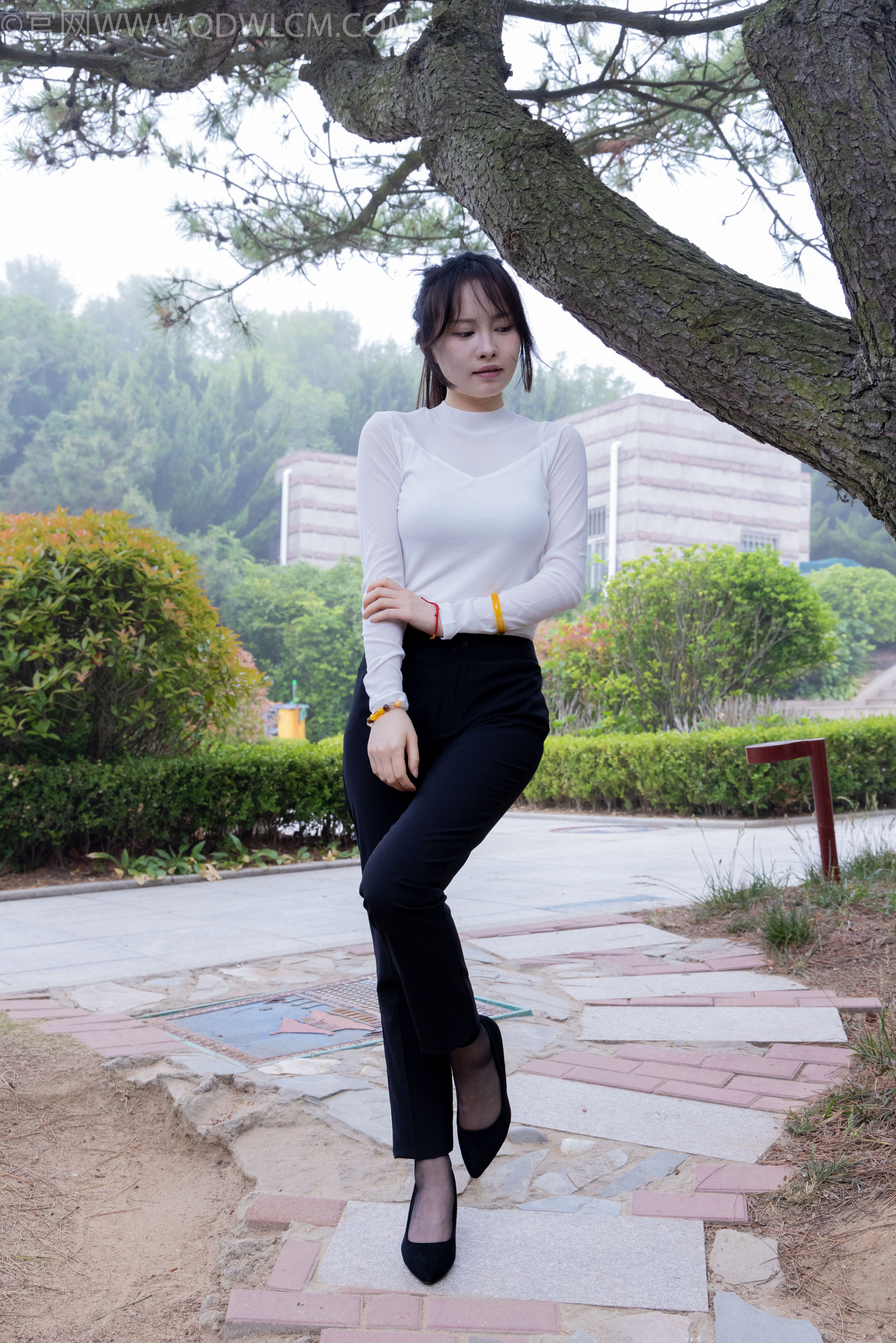 物恋传媒 No.2337 小酒 - 高跟鞋、短黑丝、短白丝/(315P)