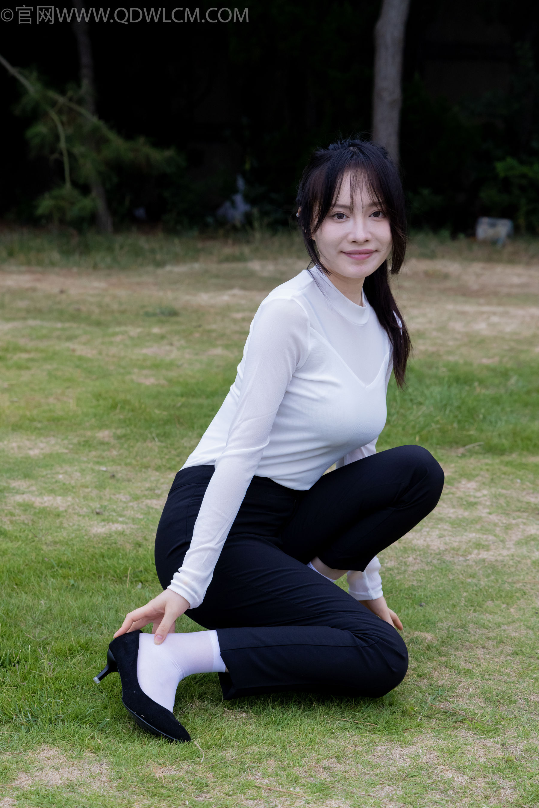 物恋传媒 No.2337 小酒 - 高跟鞋、短黑丝、短白丝/(315P)