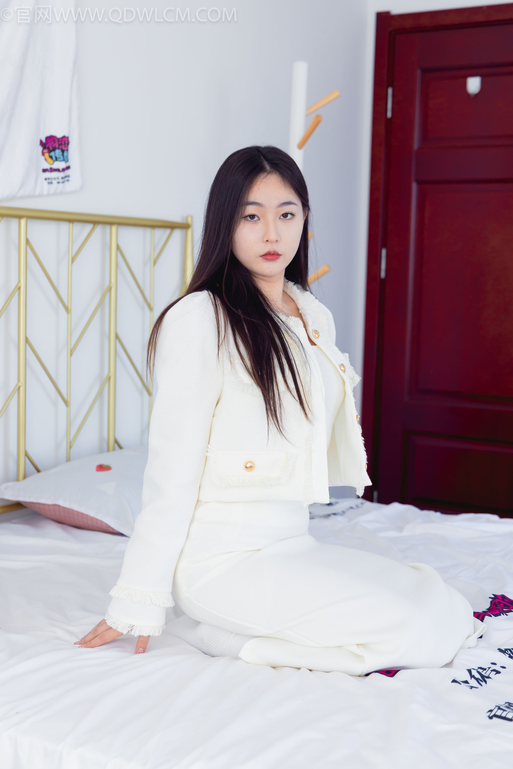 物恋传媒 No.2335 美兔 - 布鞋、长靴、白棉袜、薄肉丝/(227P)