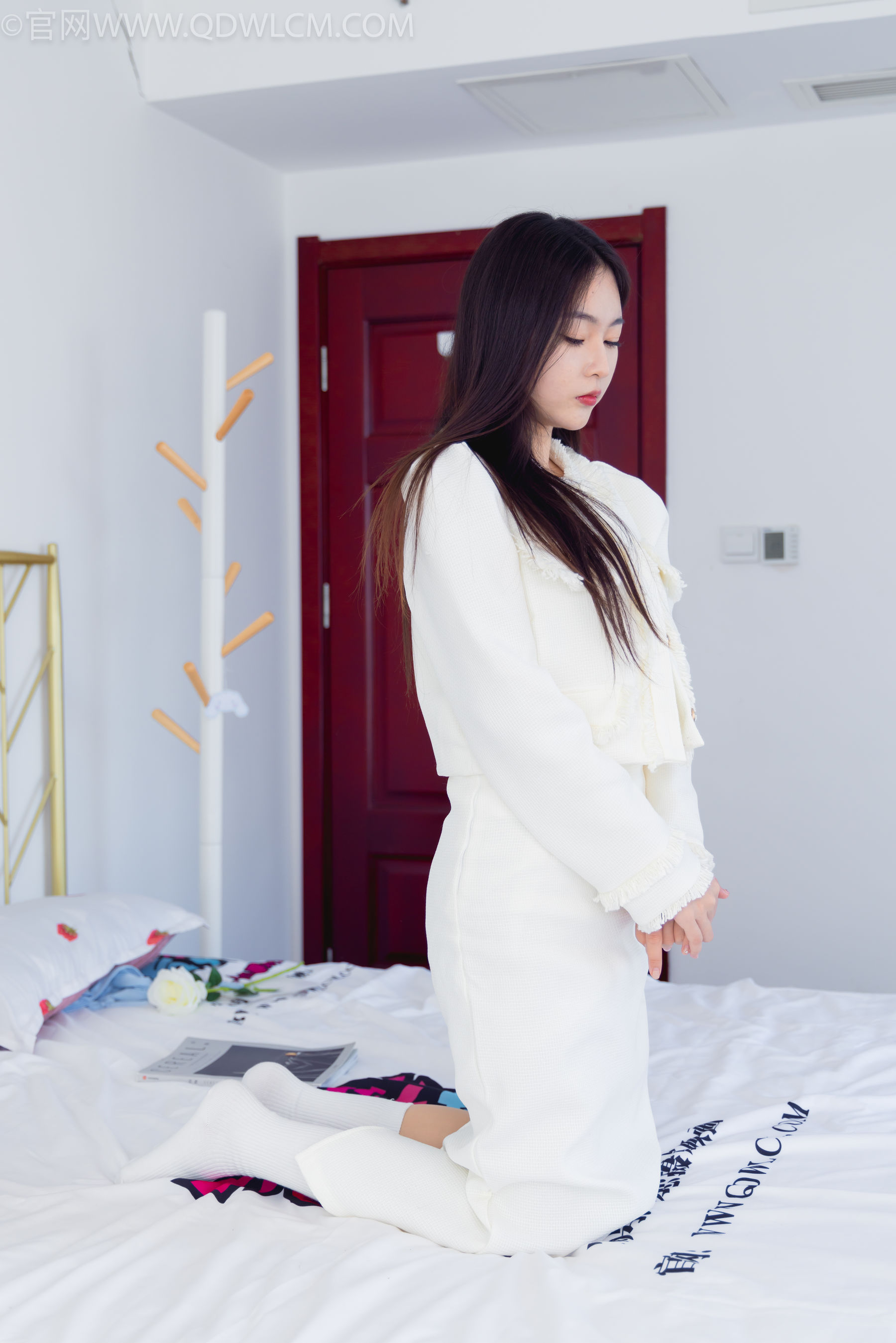 物恋传媒 No.2335 美兔 - 布鞋、长靴、白棉袜、薄肉丝/(227P)