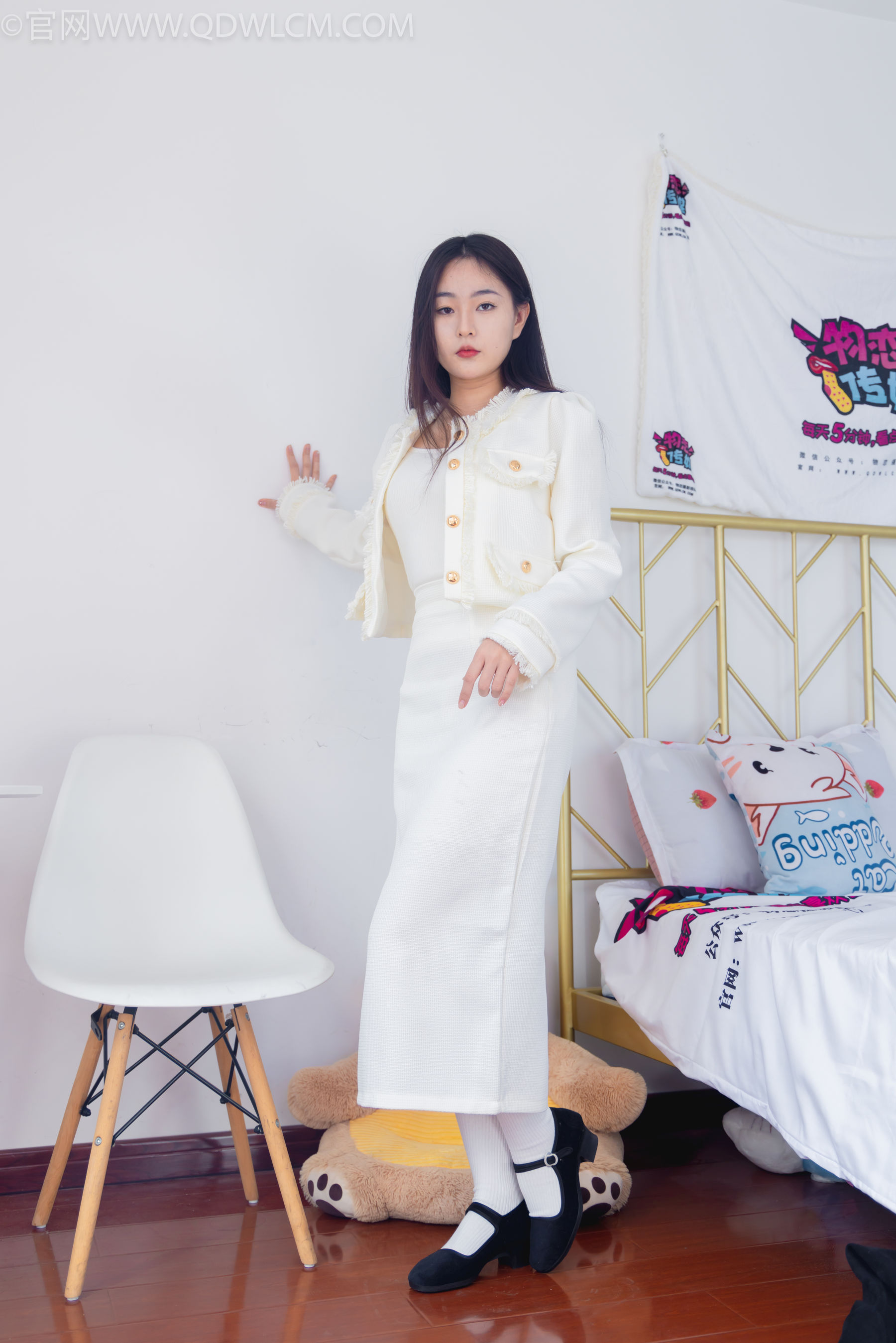 物恋传媒 No.2335 美兔 - 布鞋、长靴、白棉袜、薄肉丝/(227P)