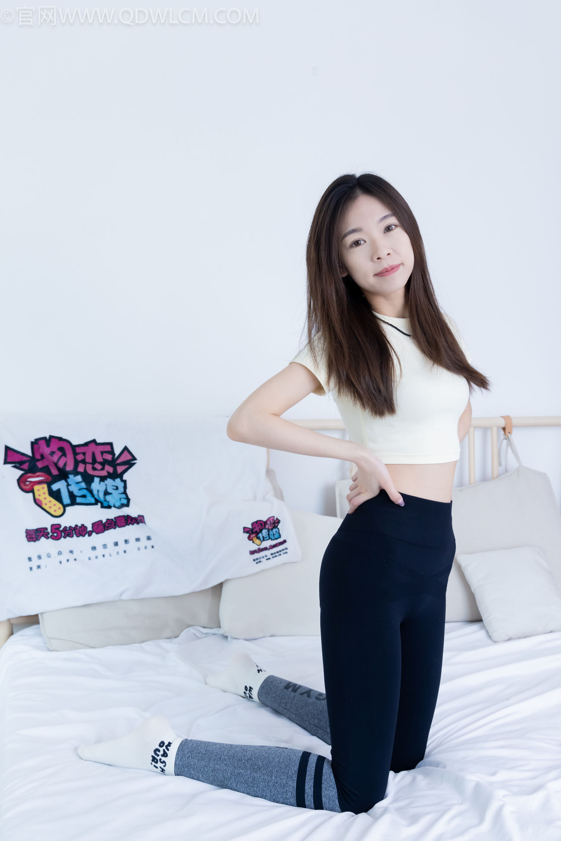 物恋传媒 No.2339 婷婷 - 长靴、白棉袜、裸足/(175P)