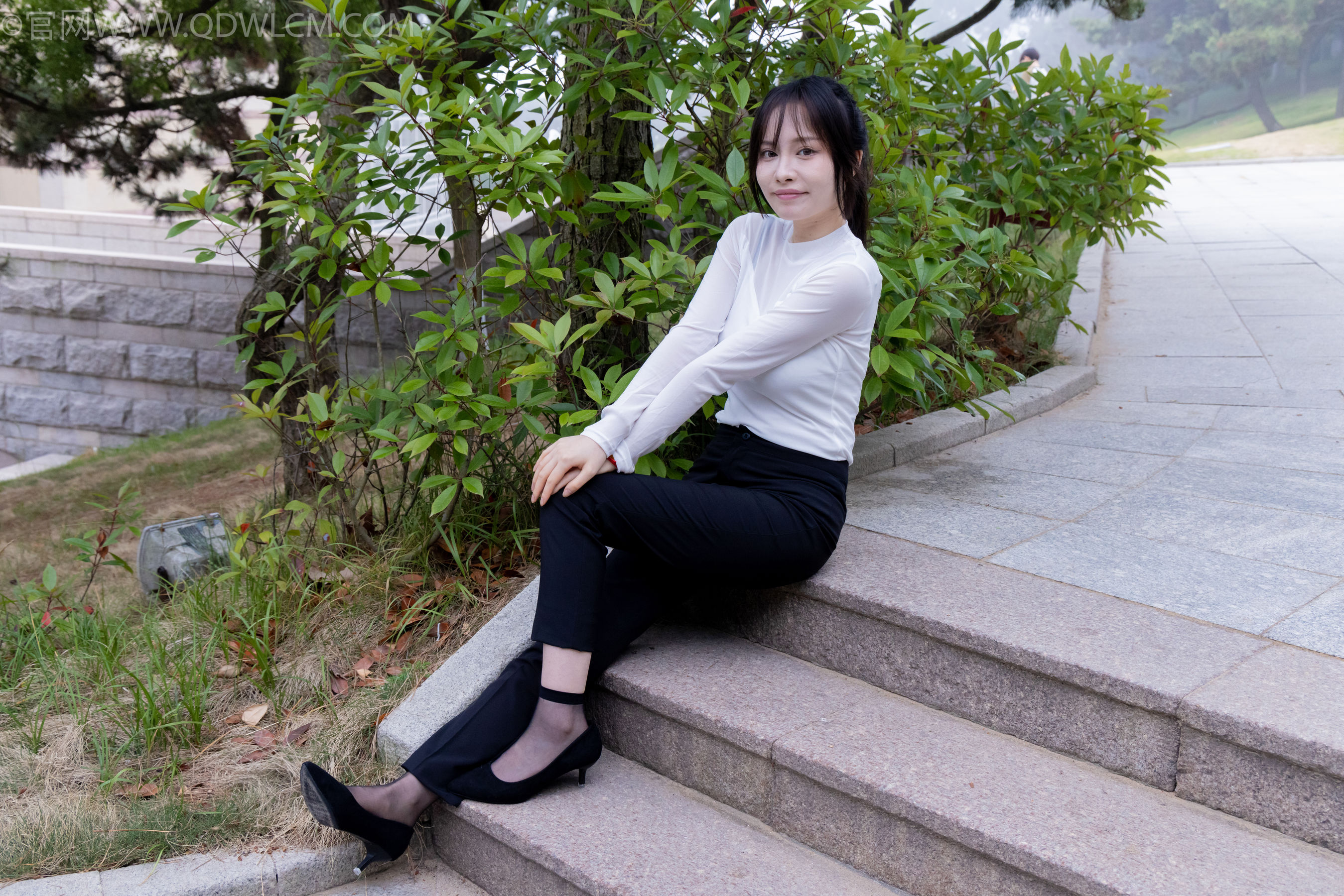 物恋传媒 No.2337 小酒 - 高跟鞋、短黑丝、短白丝/(315P)