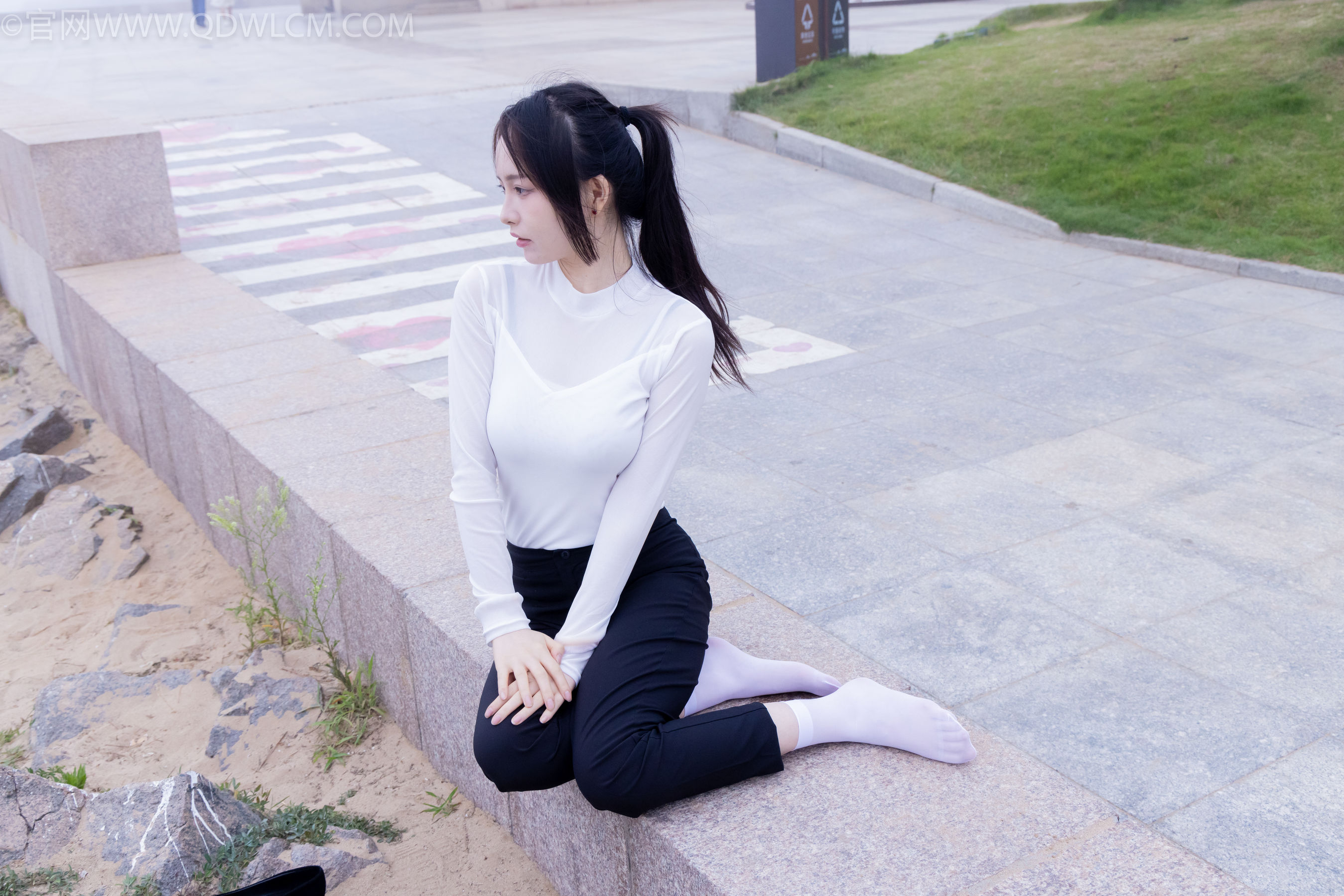 物恋传媒 No.2337 小酒 - 高跟鞋、短黑丝、短白丝/(315P)