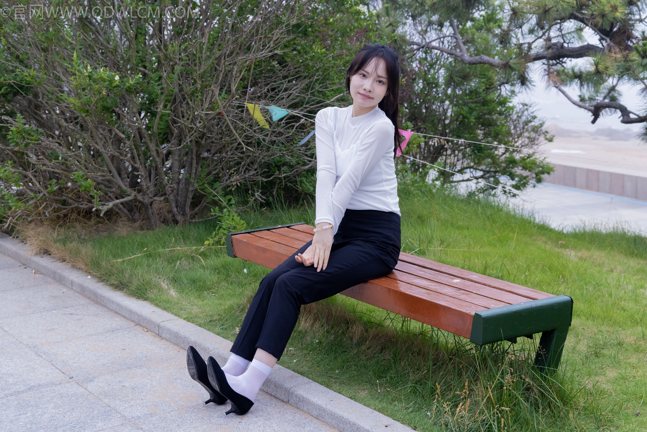 物恋传媒 No.2337 小酒 - 高跟鞋、短黑丝、短白丝/(315P)