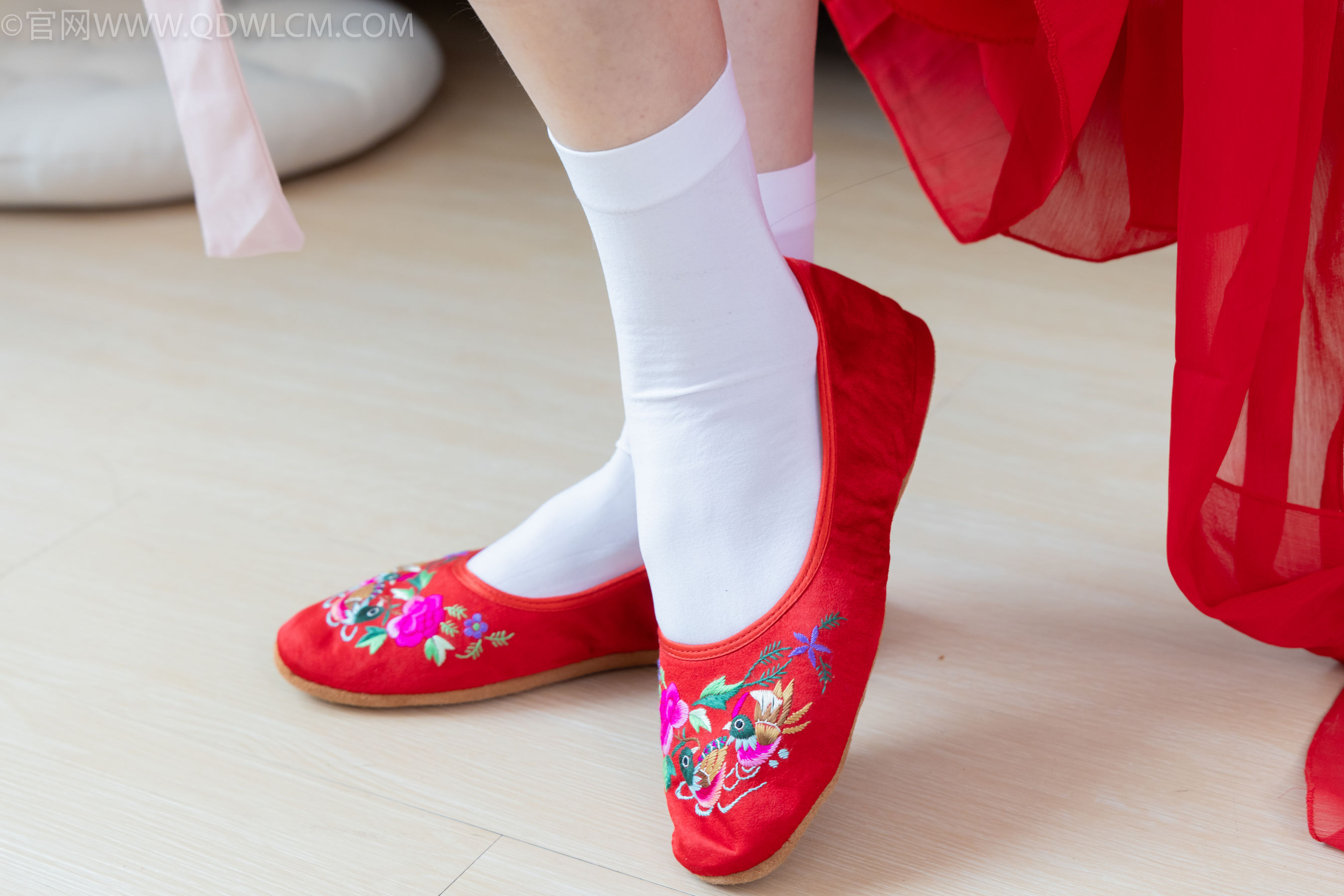 物恋传媒 No.2328 绒绒 - 汉服、布鞋、白棉袜、红色船袜/(174P)