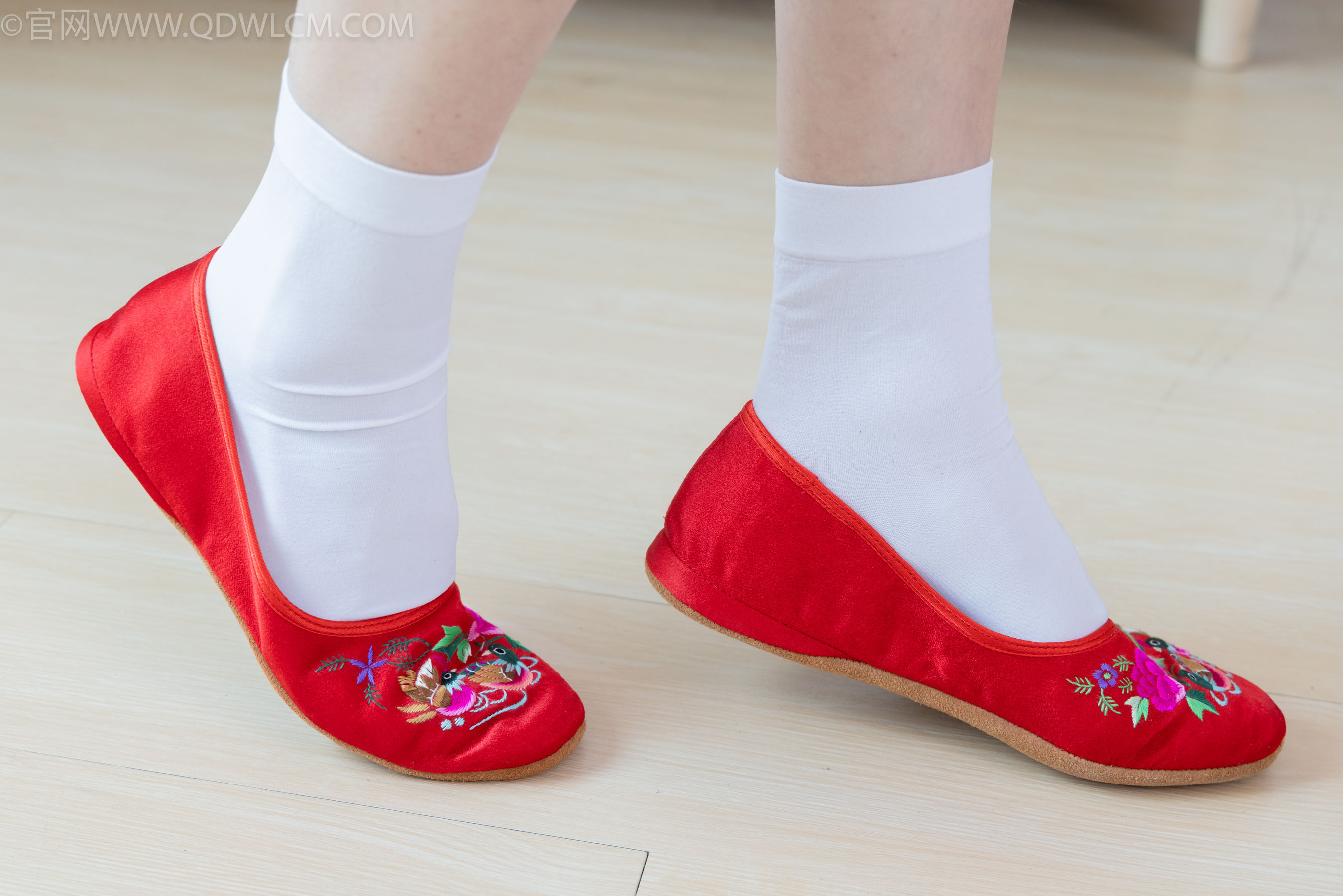 物恋传媒 No.2328 绒绒 - 汉服、布鞋、白棉袜、红色船袜/(174P)
