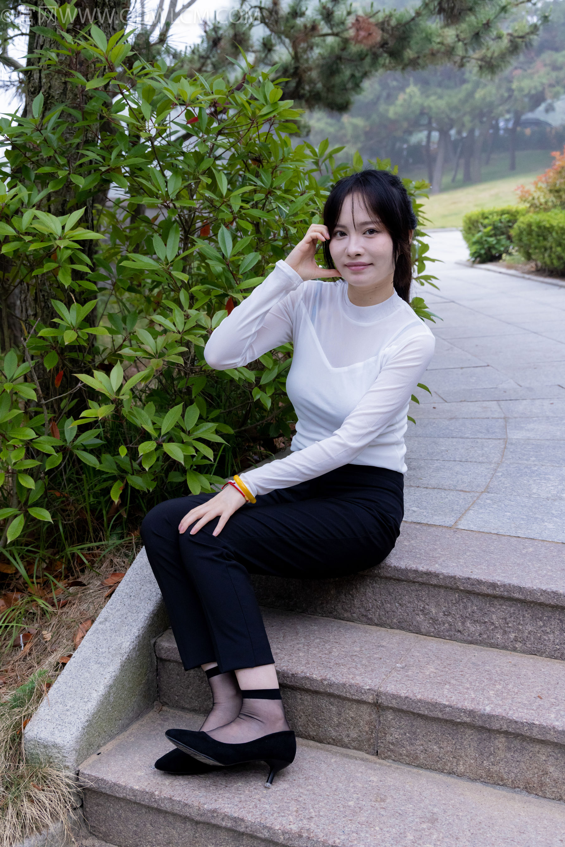 物恋传媒 No.2337 小酒 - 高跟鞋、短黑丝、短白丝/(315P)