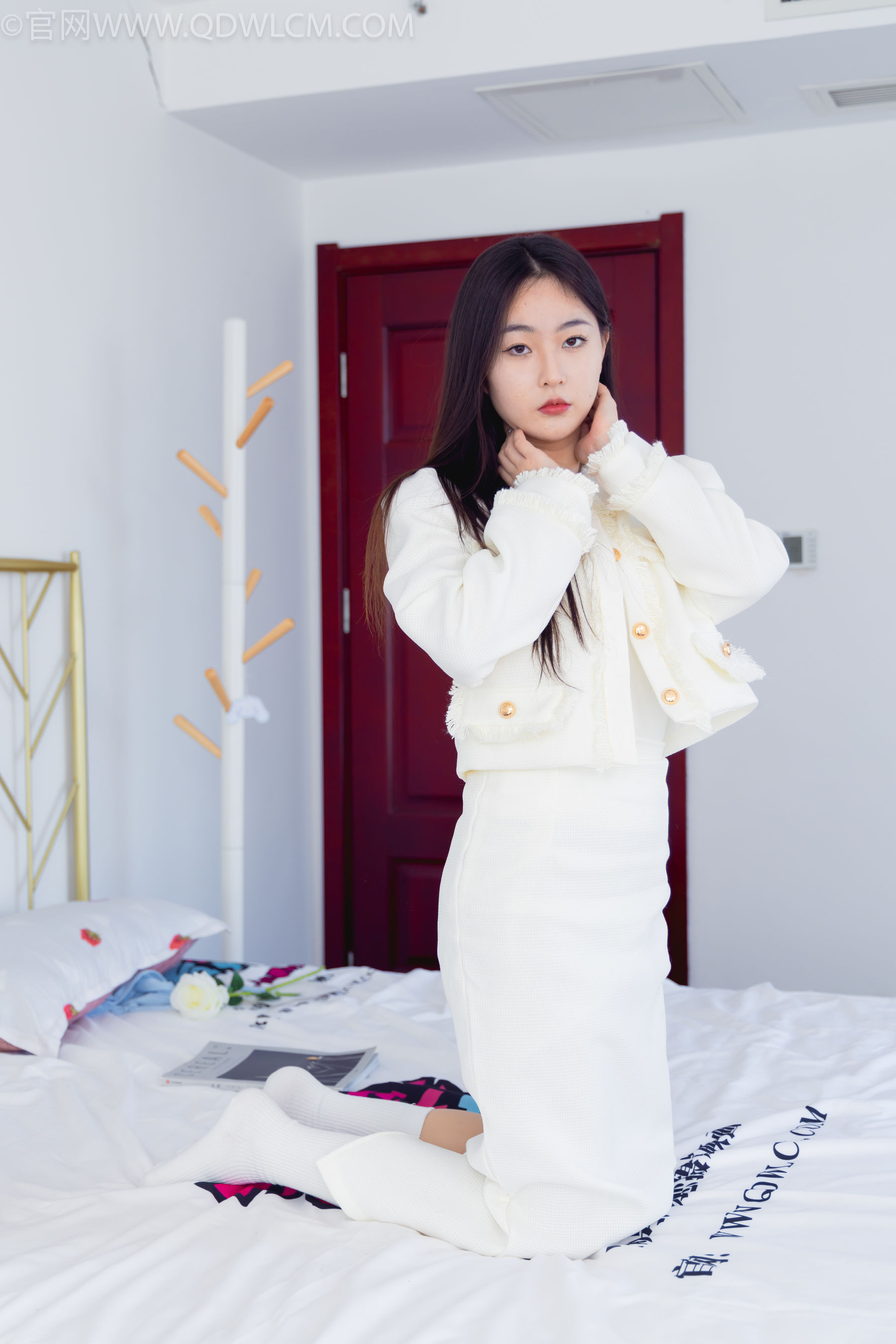 物恋传媒 No.2335 美兔 - 布鞋、长靴、白棉袜、薄肉丝/(227P)