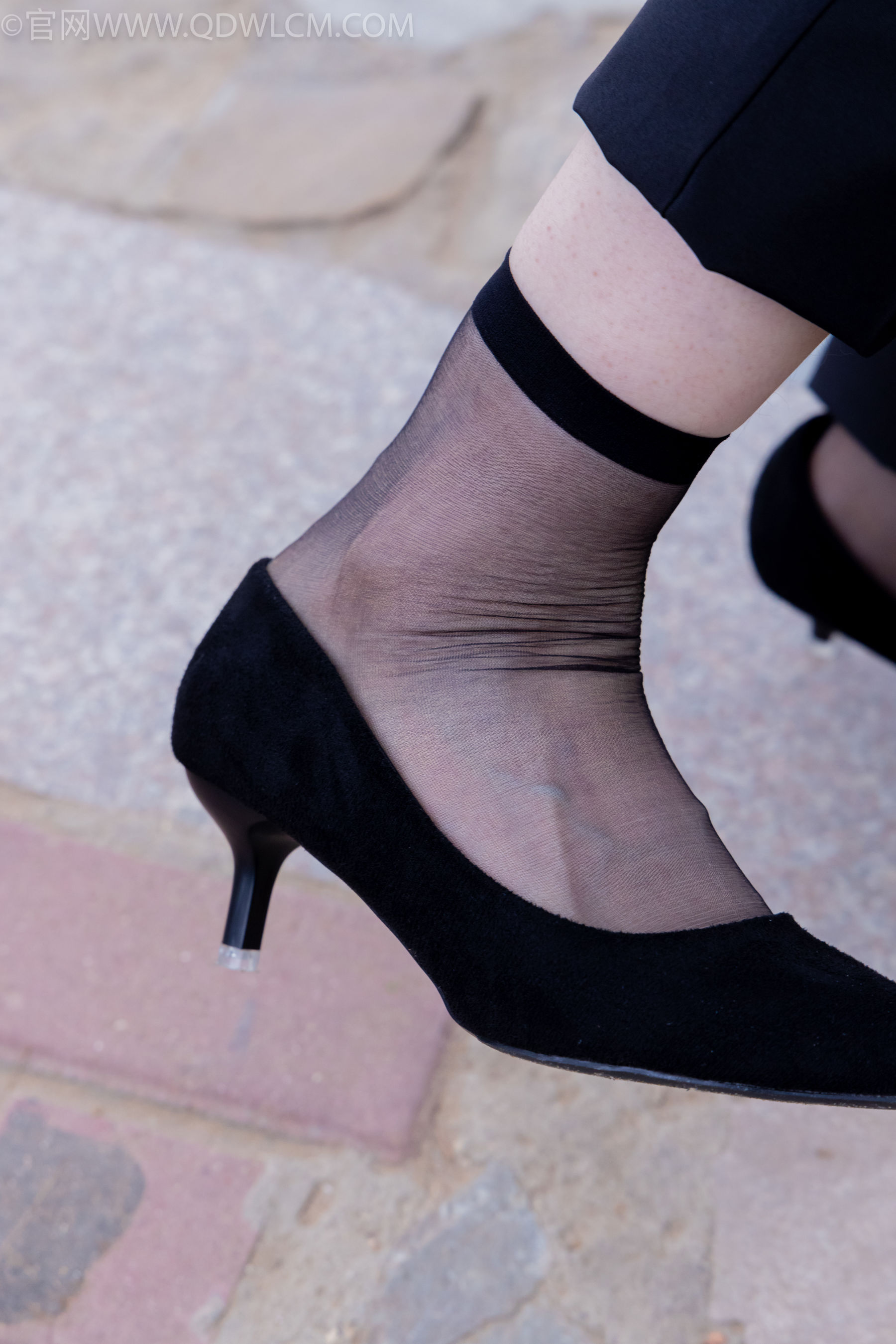 物恋传媒 No.2337 小酒 - 高跟鞋、短黑丝、短白丝/(315P)