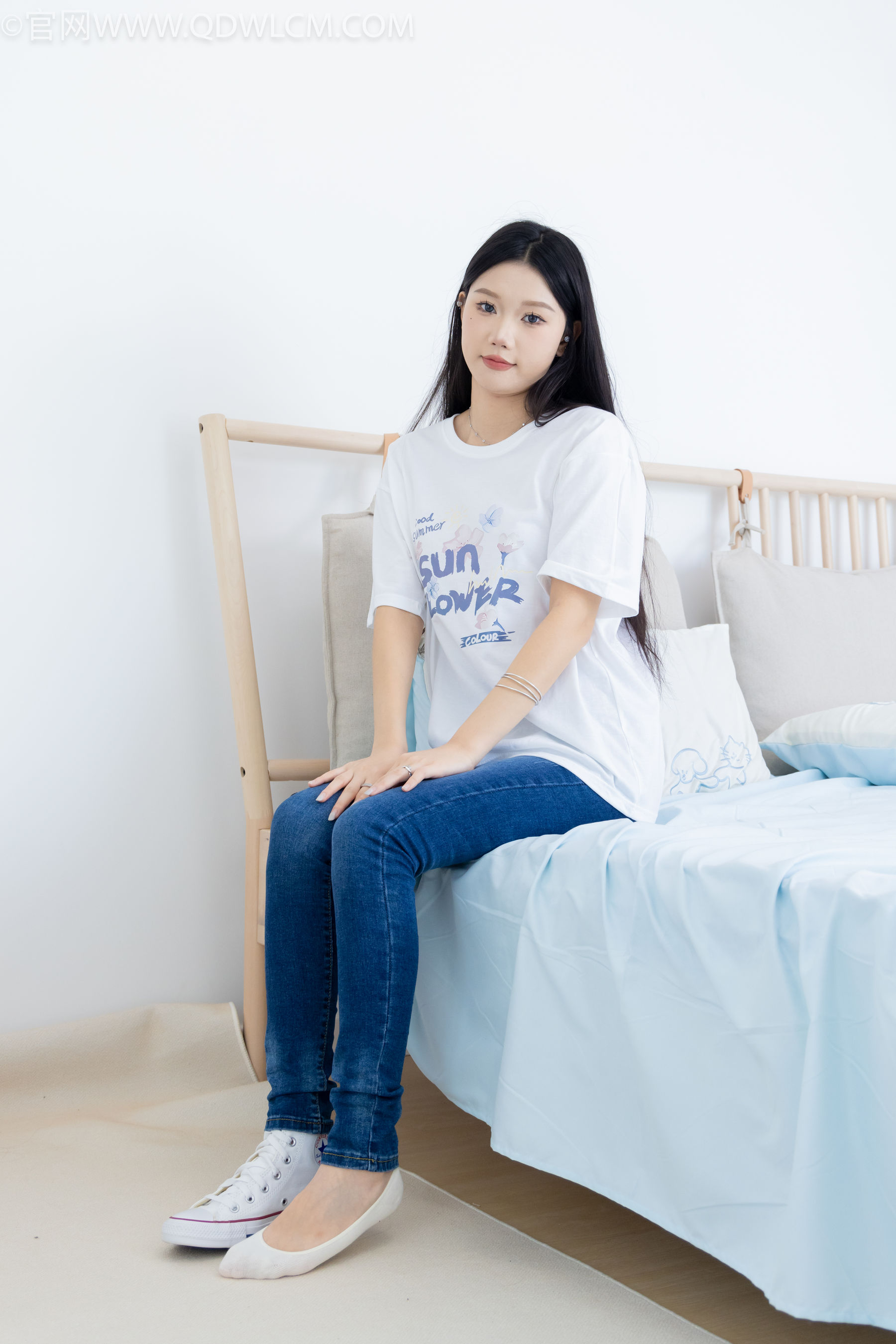 物恋传媒 No.2329 小竹 - 帆布鞋、白船袜、肚子疼揉肚子剧情/(158P)