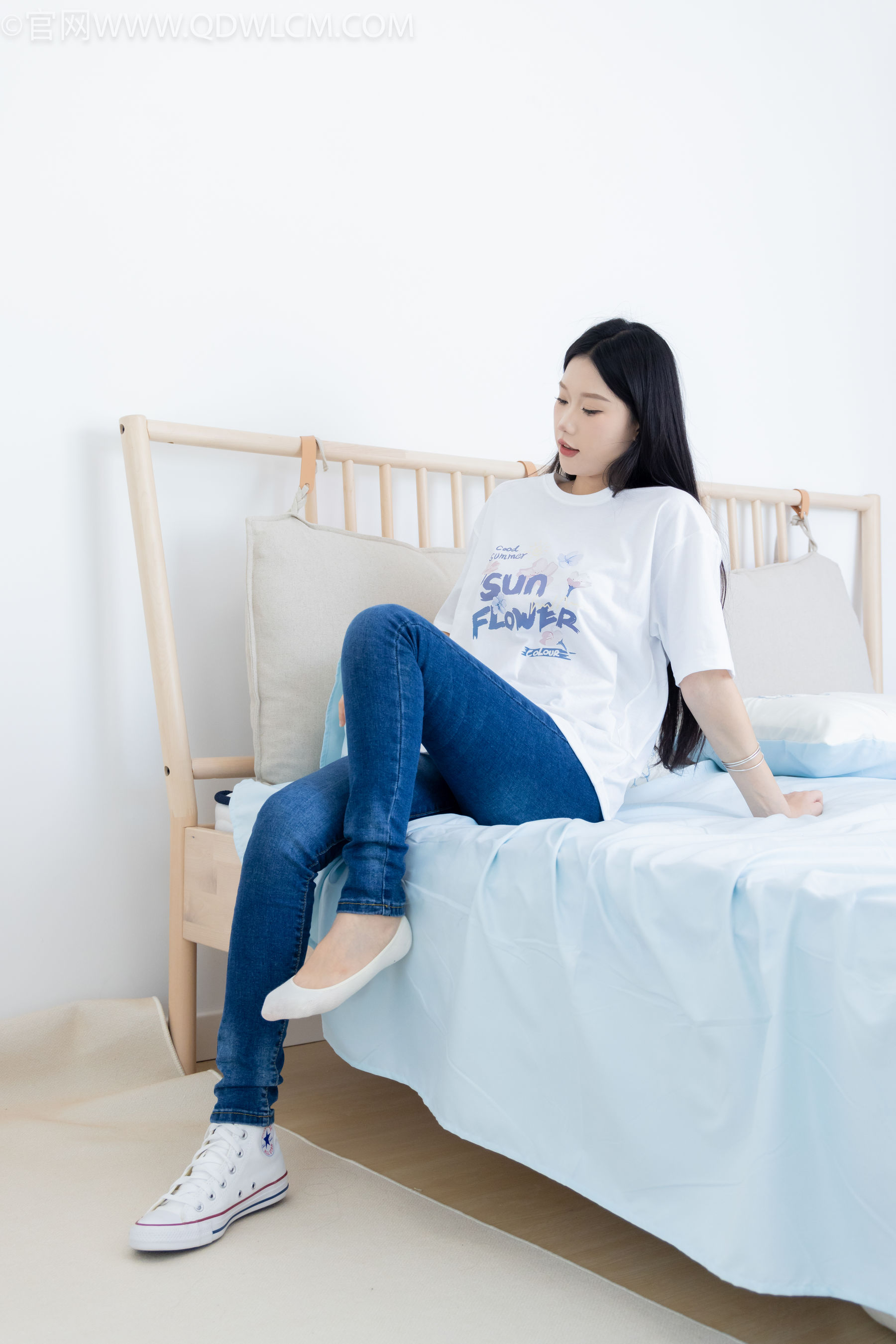 物恋传媒 No.2329 小竹 - 帆布鞋、白船袜、肚子疼揉肚子剧情/(158P)