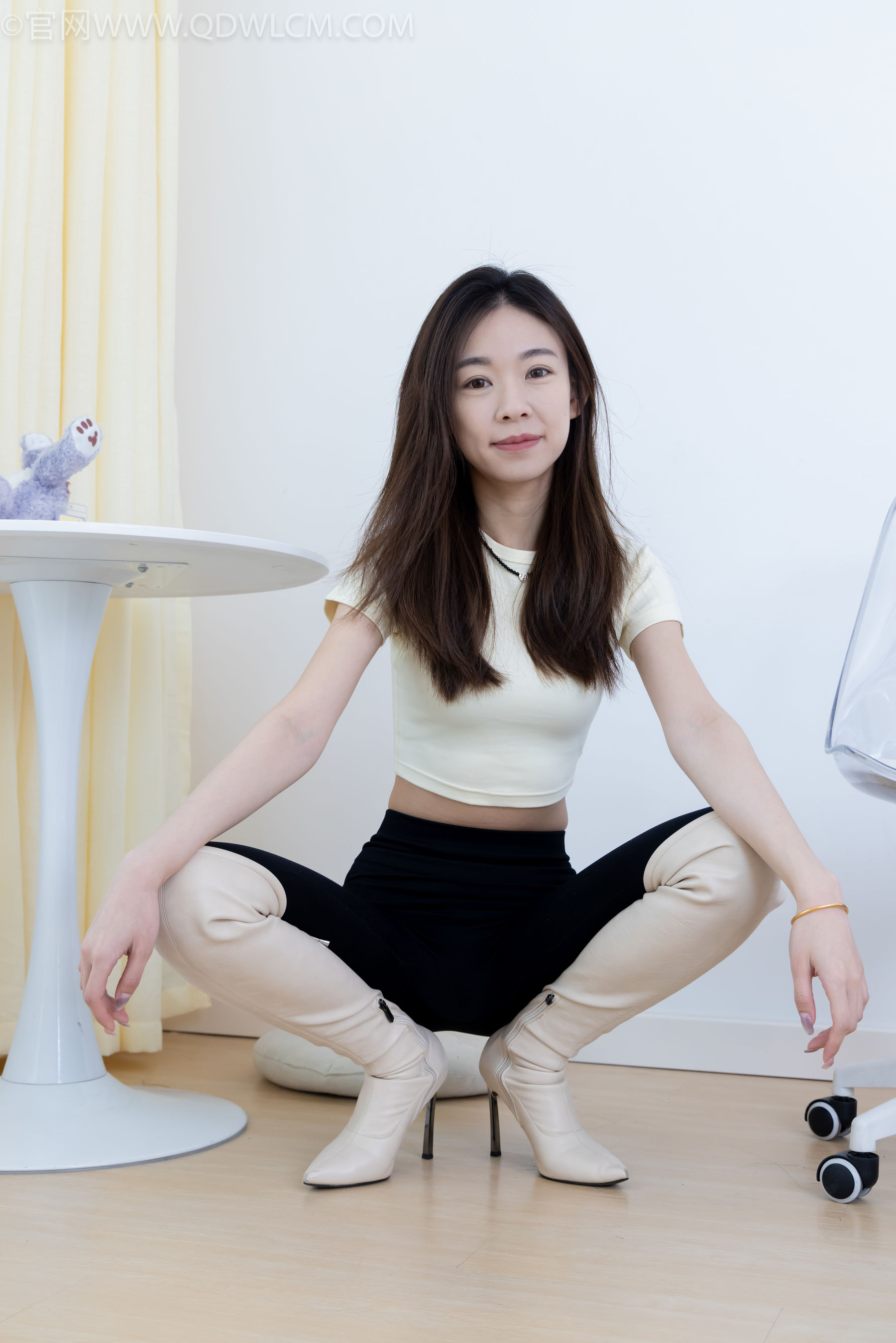 物恋传媒 No.2339 婷婷 - 长靴、白棉袜、裸足/(175P)