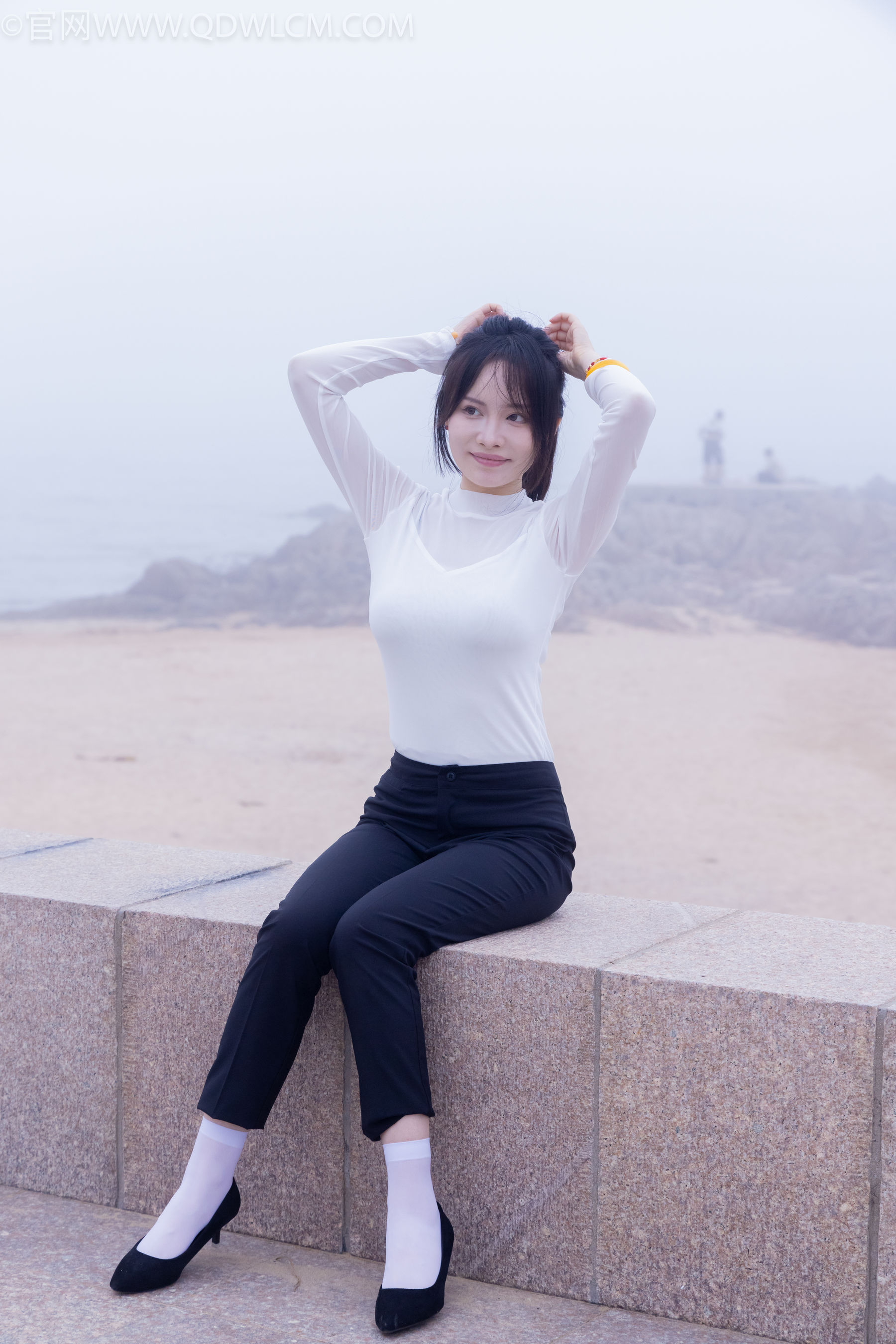 物恋传媒 No.2337 小酒 - 高跟鞋、短黑丝、短白丝/(315P)