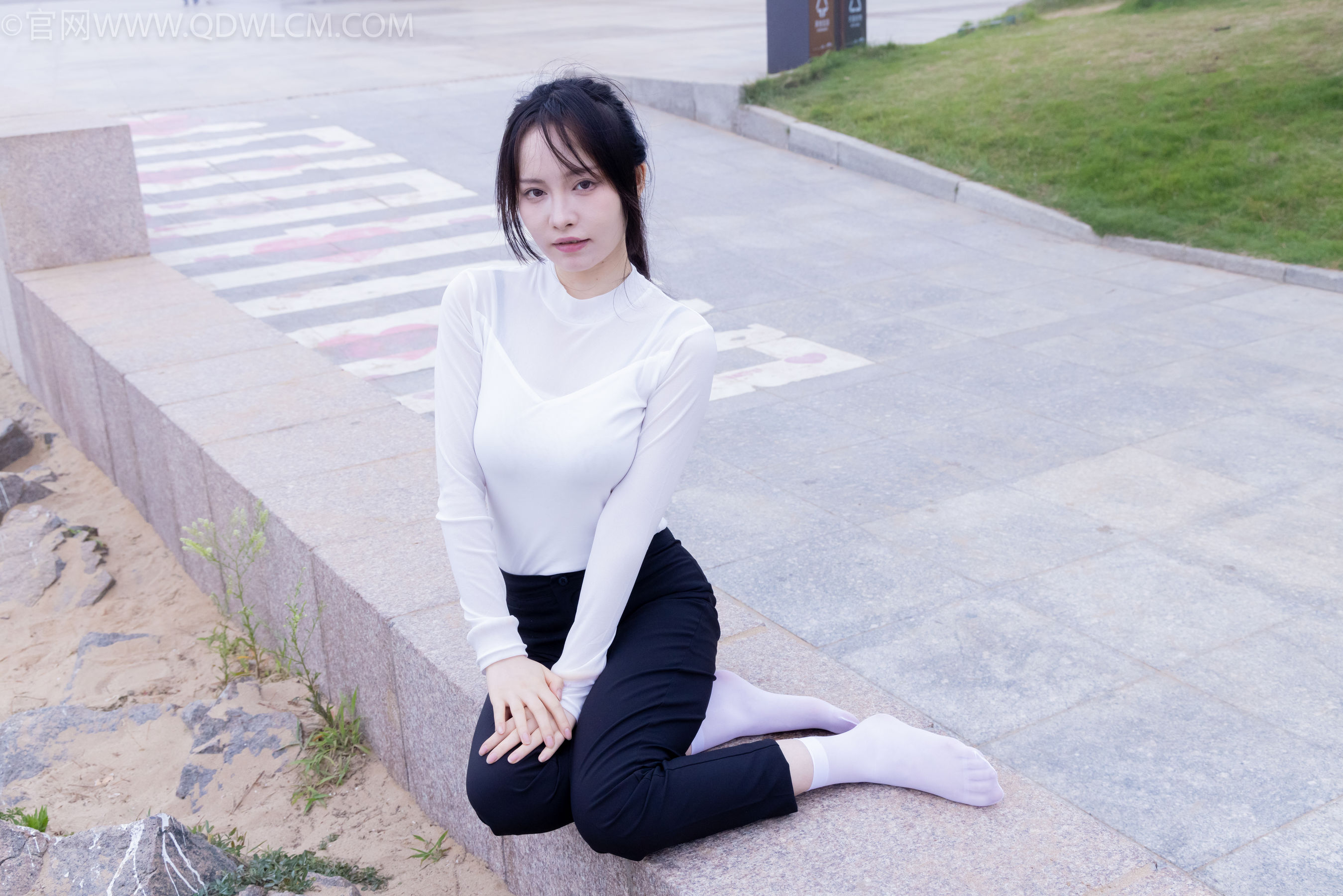 物恋传媒 No.2337 小酒 - 高跟鞋、短黑丝、短白丝/(315P)