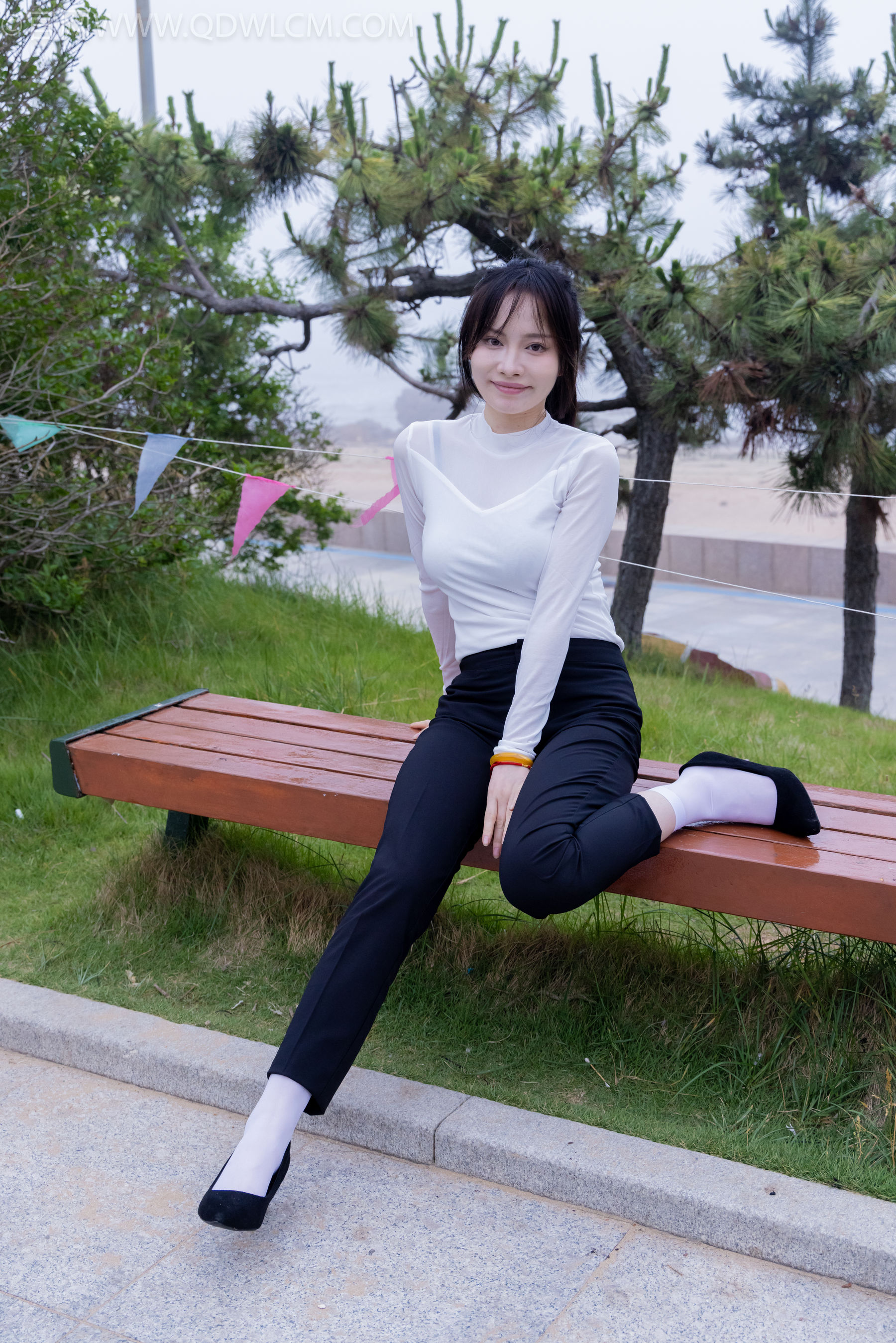 物恋传媒 No.2337 小酒 - 高跟鞋、短黑丝、短白丝/(315P)