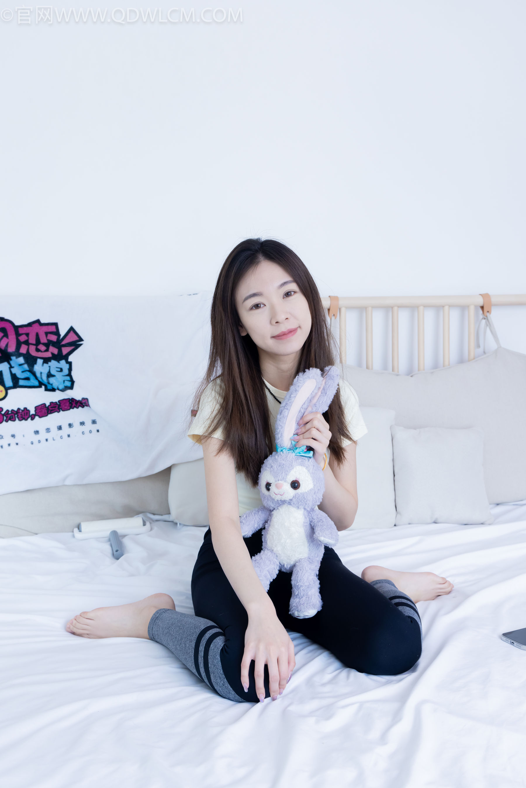 物恋传媒 No.2339 婷婷 - 长靴、白棉袜、裸足/(175P)