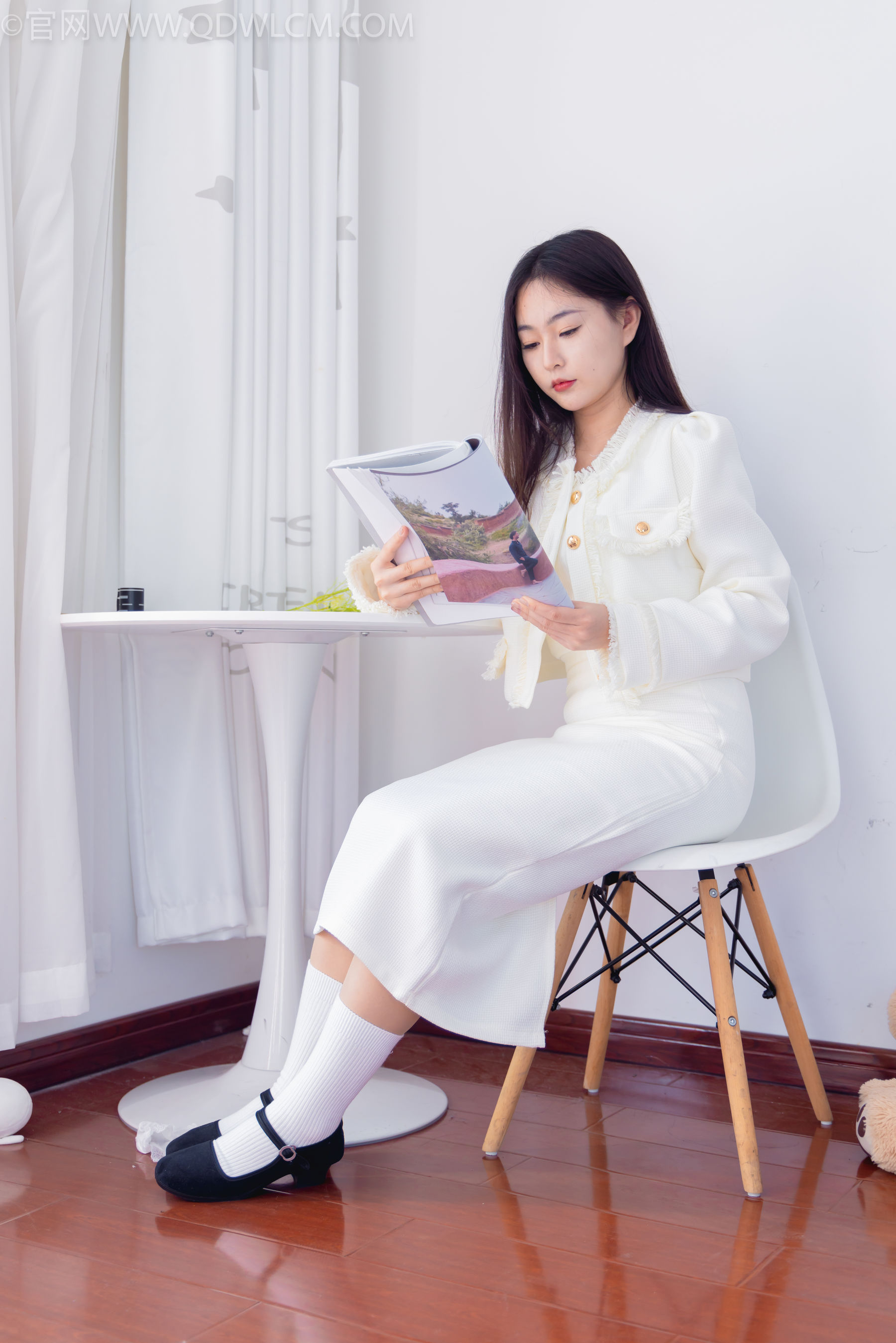 物恋传媒 No.2335 美兔 - 布鞋、长靴、白棉袜、薄肉丝/(227P)