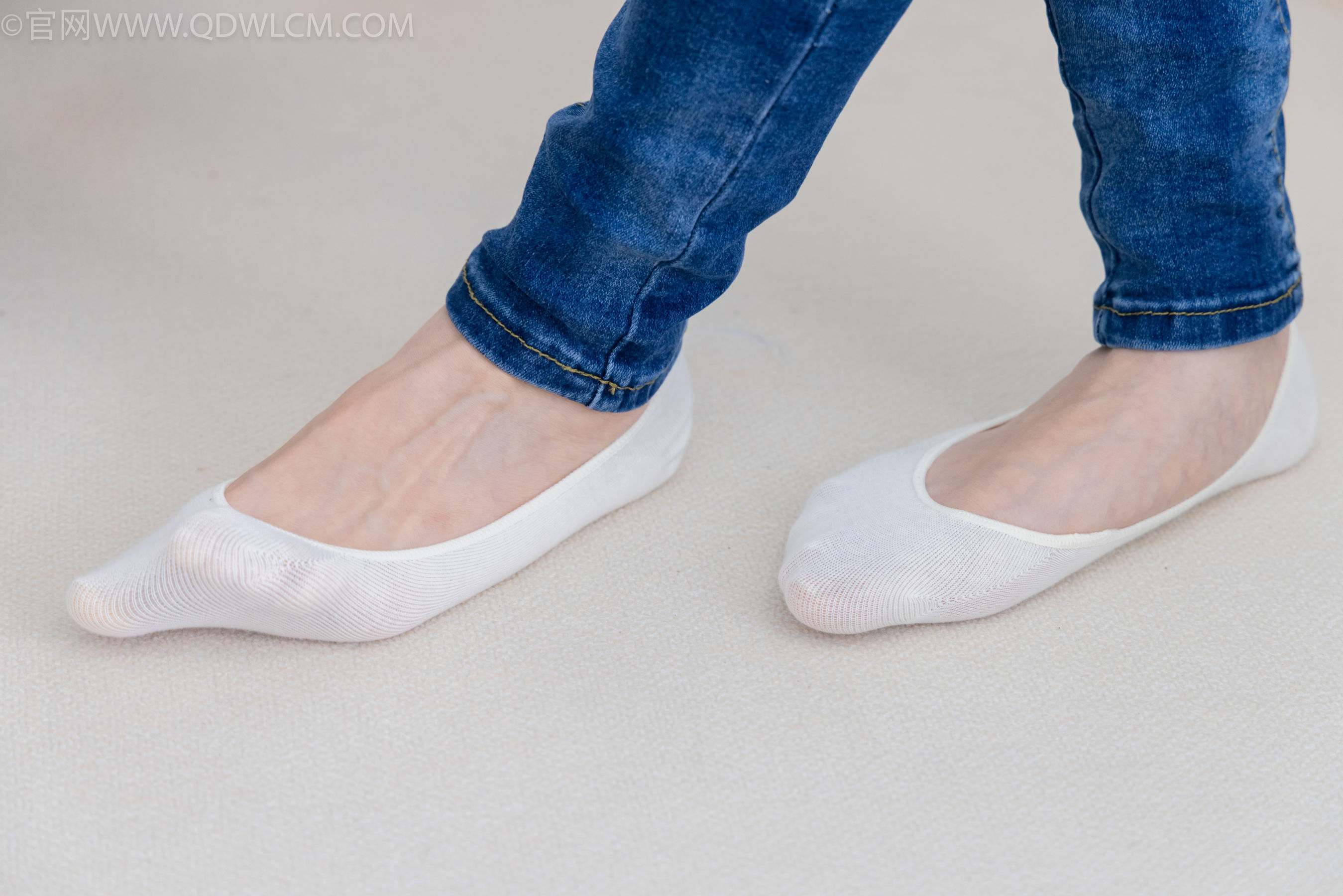 物恋传媒 No.2329 小竹 - 帆布鞋、白船袜、肚子疼揉肚子剧情/(158P)