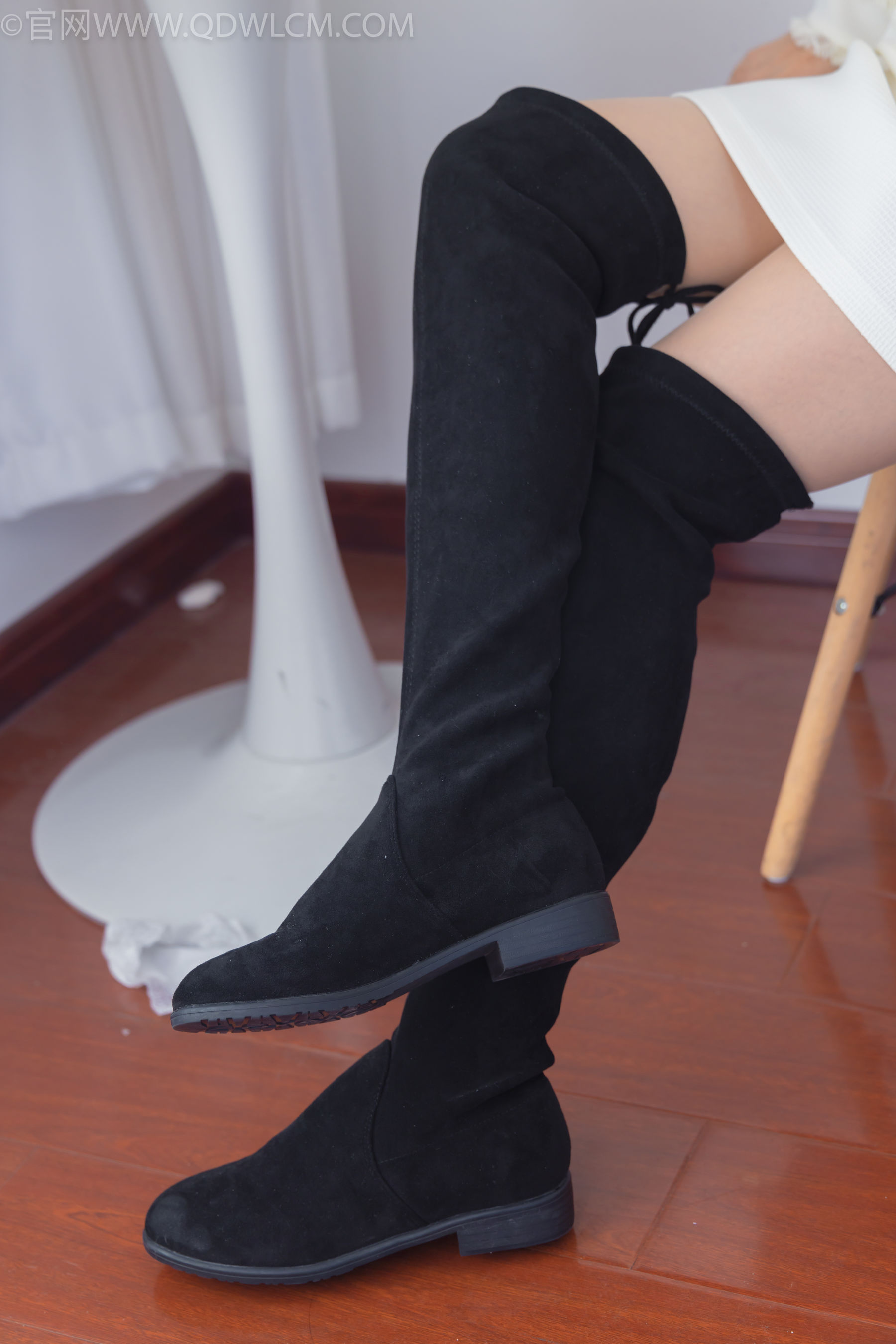 物恋传媒 No.2335 美兔 - 布鞋、长靴、白棉袜、薄肉丝/(227P)